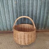 Round wicker basket