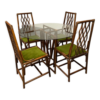 Table et chaises en rotin