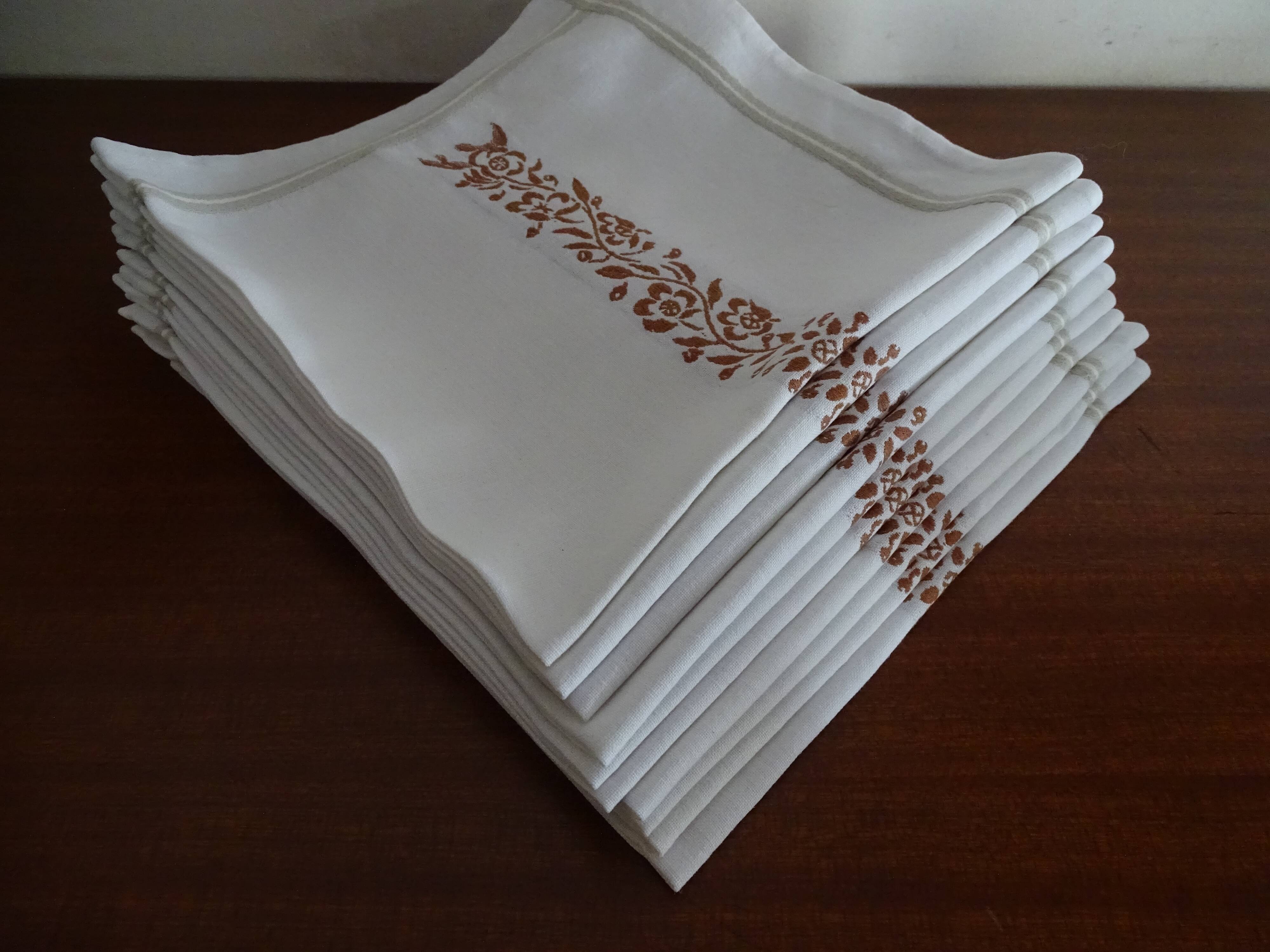Tablecloth and 10 napkins with bedding