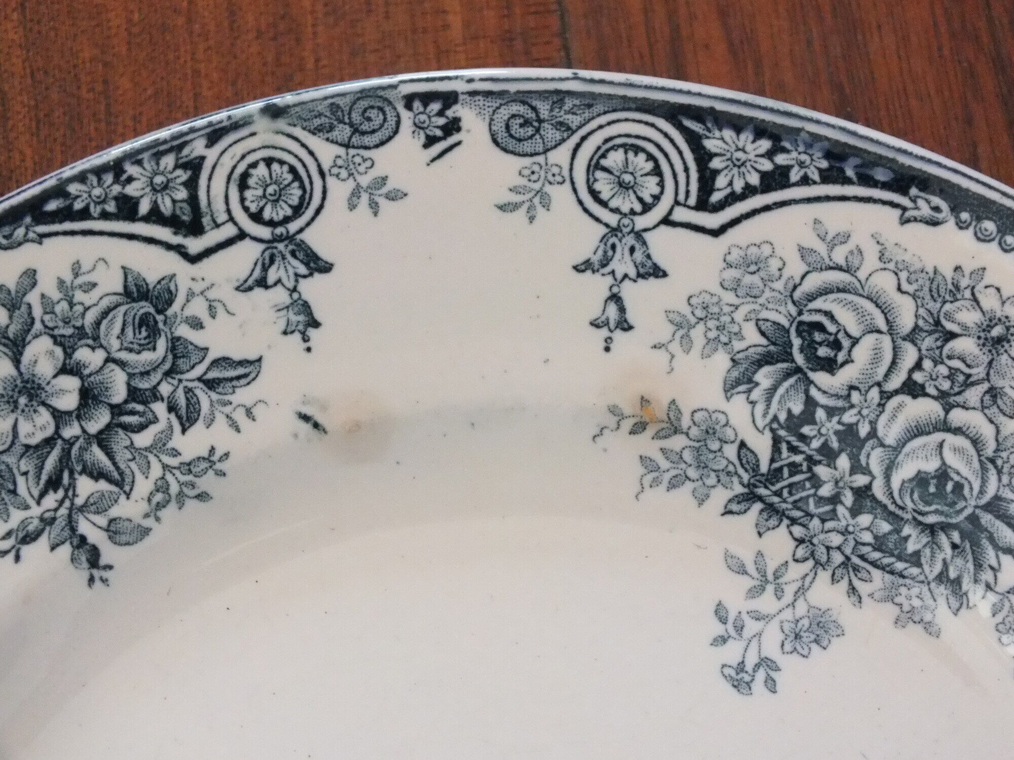 4 Assiettes plates en Terre de Fer Sté Amandinoise Pompadour