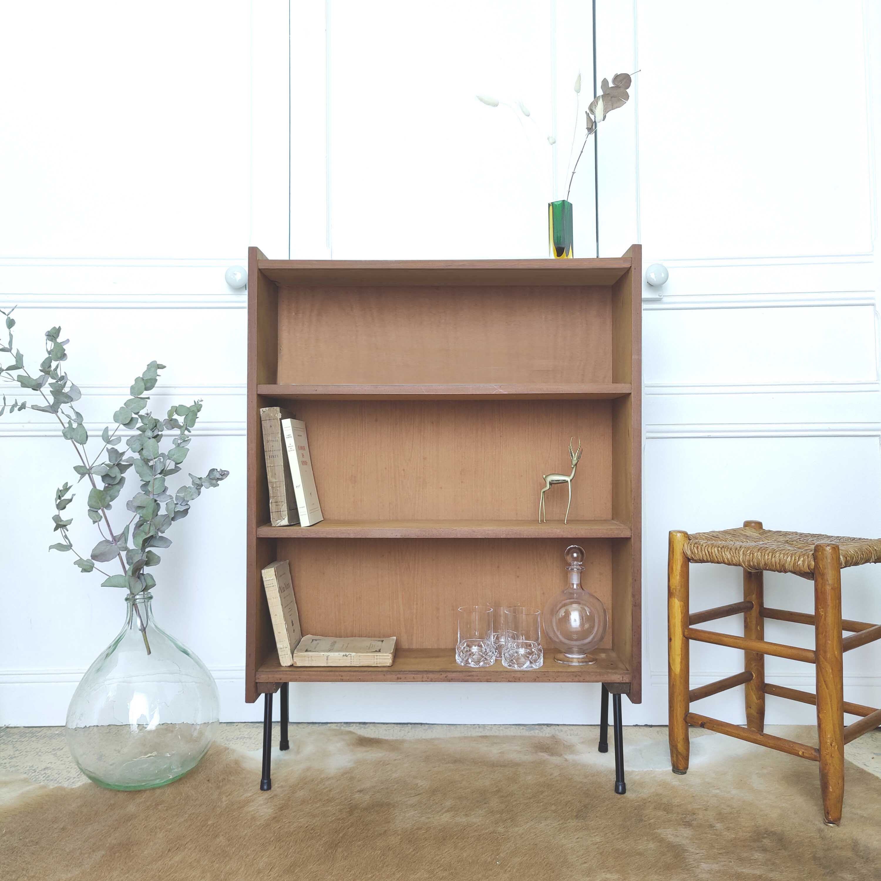 Bookcase wood and feet black metal