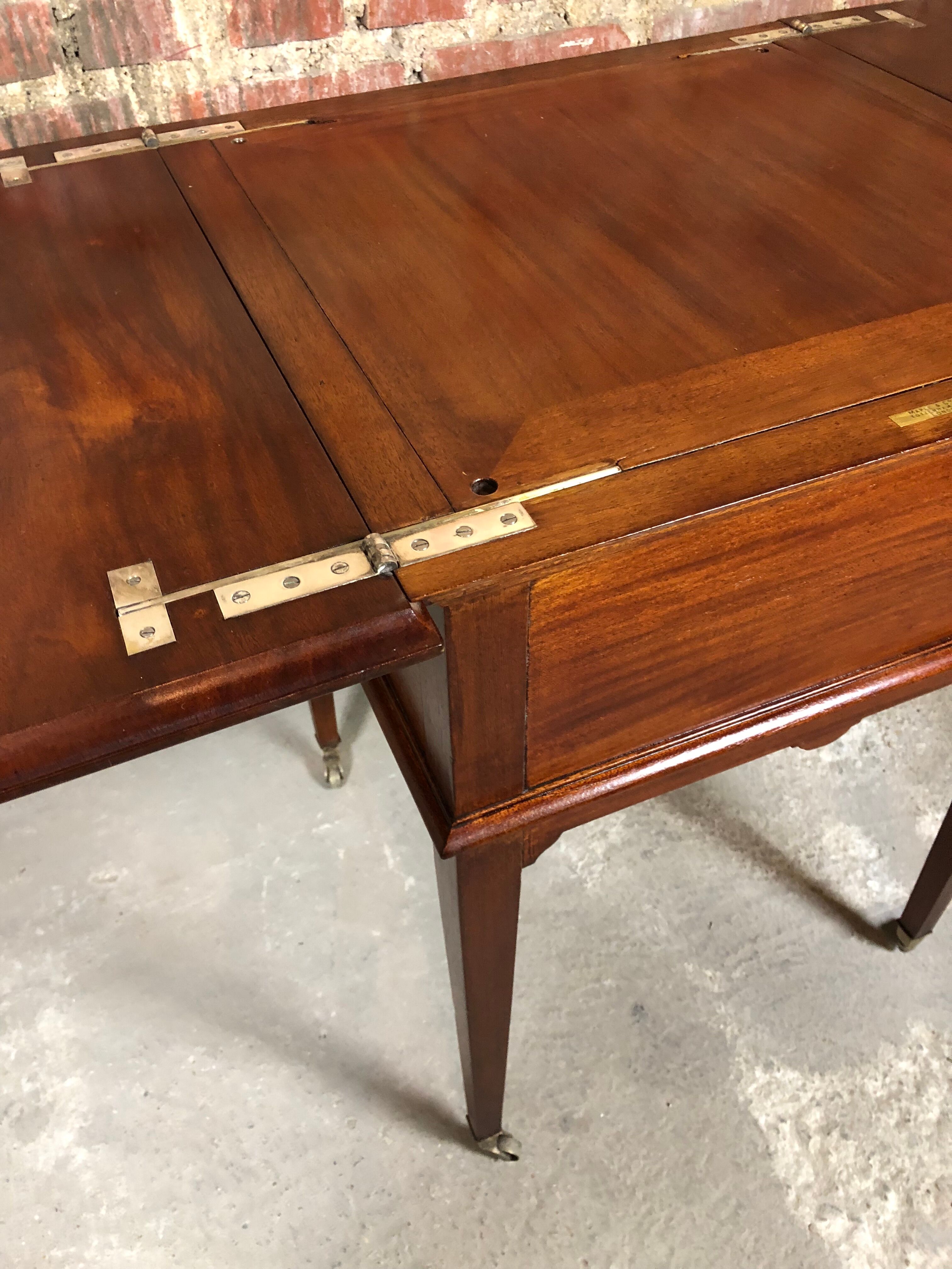 Table de bar anglais en acajou Mapple & Co