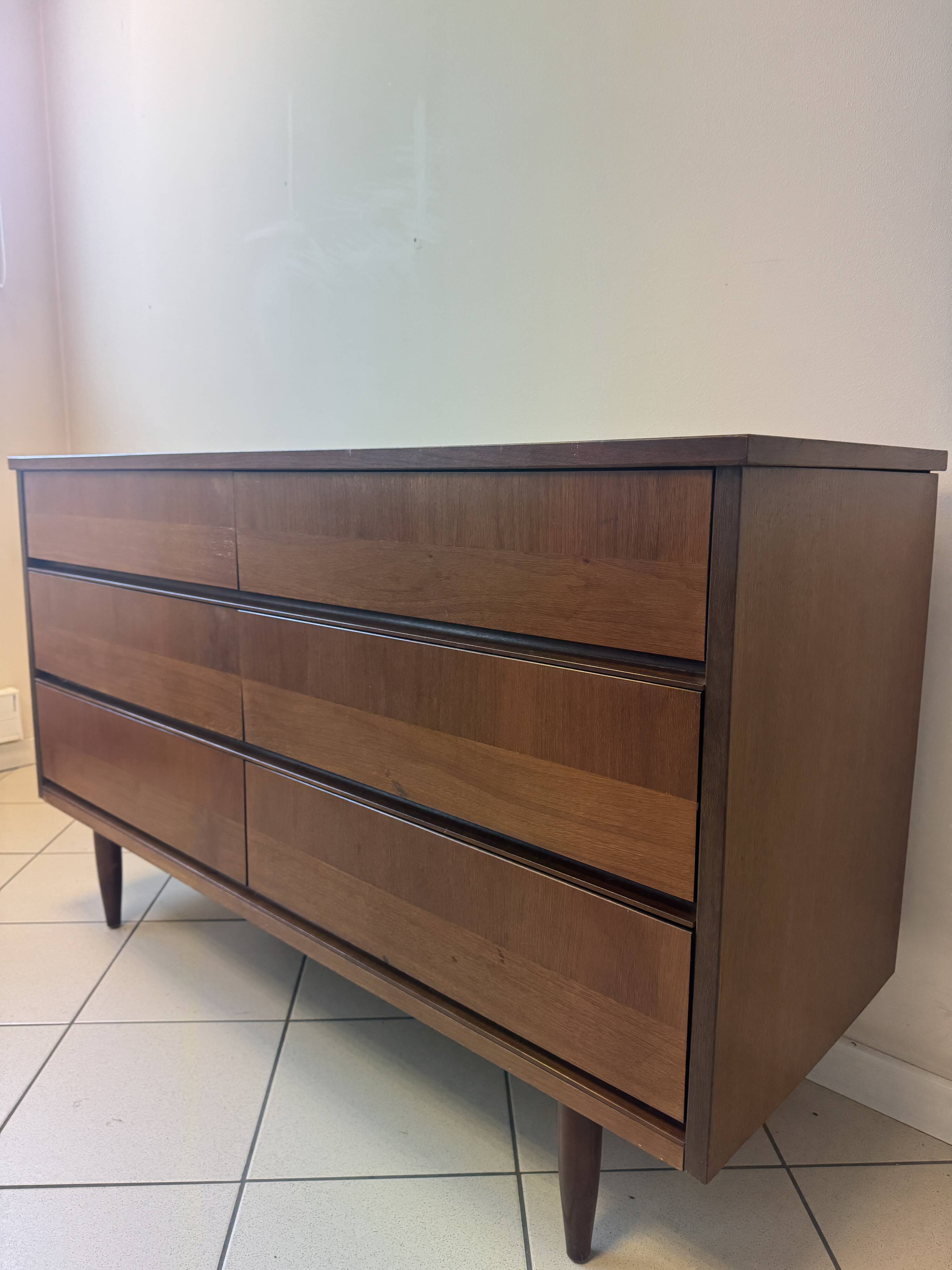 6-drawer Scandinavian style chest of drawers