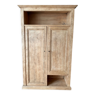 Armoire parisienne