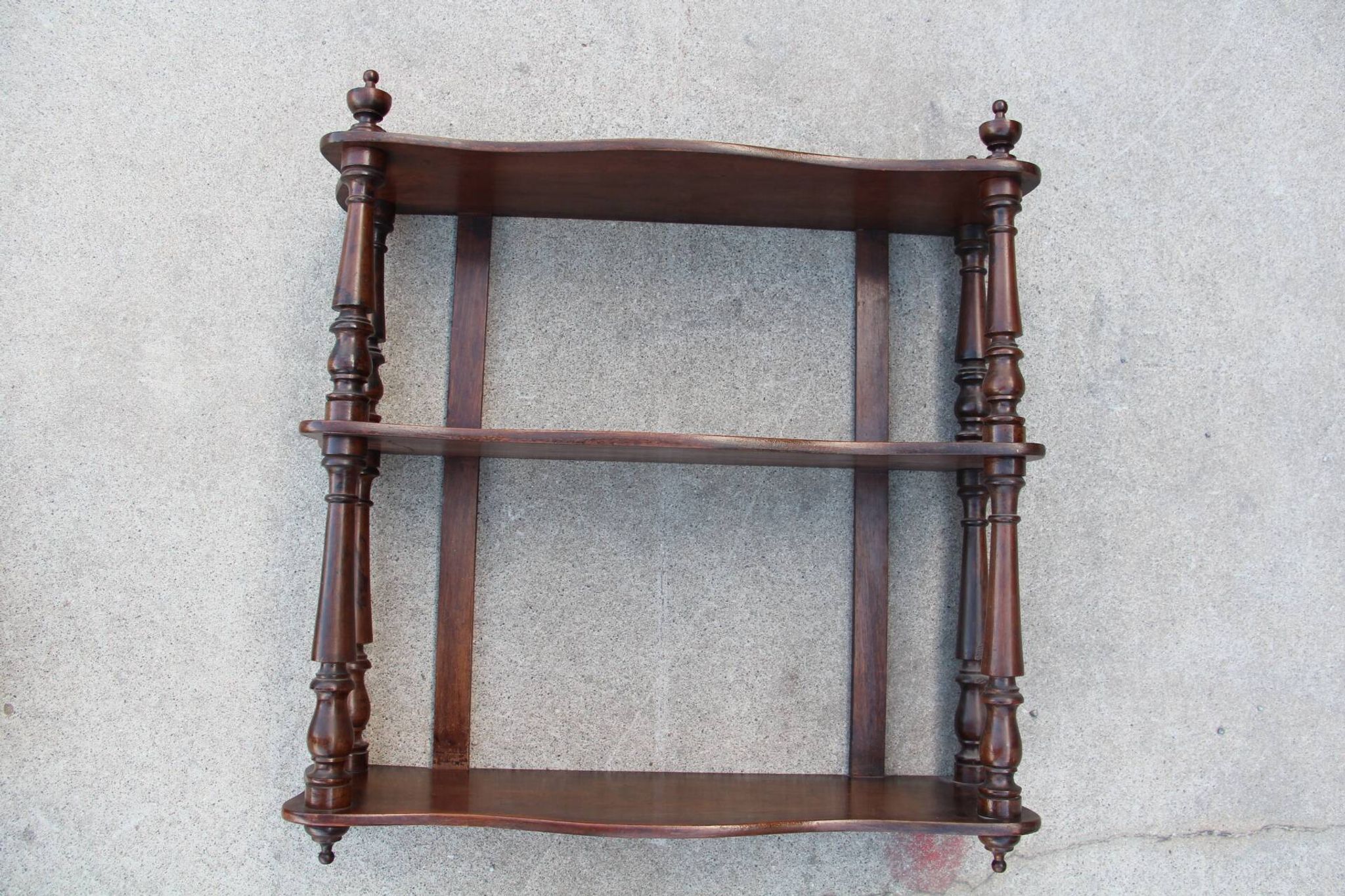 Small wall shelf with 3 levels
