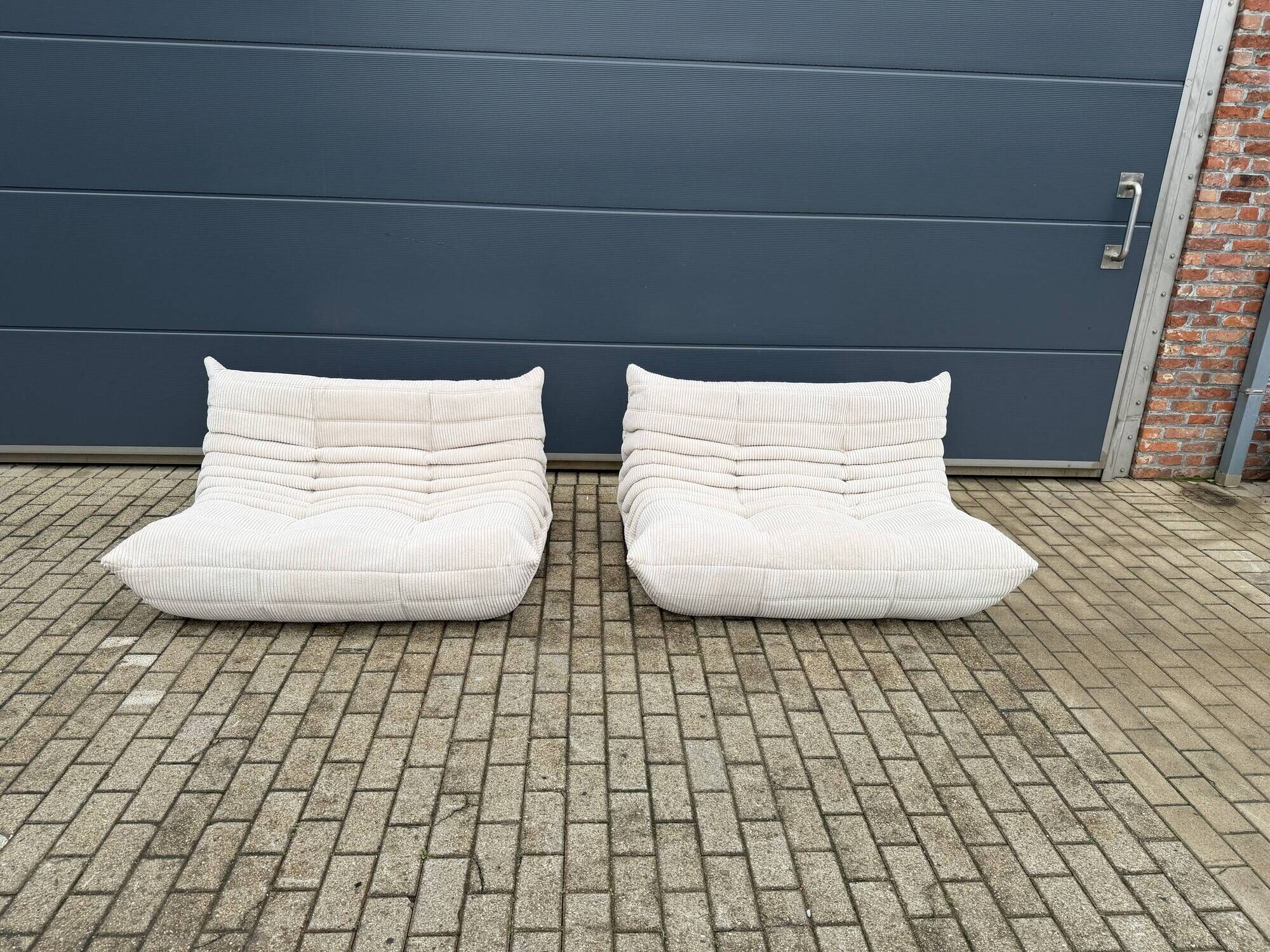 Original ligne roset togo set 3z, 2z + corner beige corduroy in new condition!!