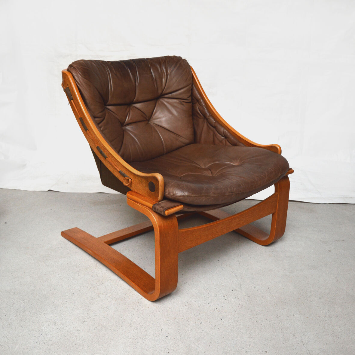 Pair of Danish armchairs in teak and leather 1970
