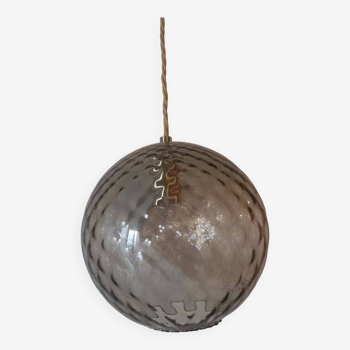 Suspension globe en verre soufflé fumé - Travail artisanal - Années 1970