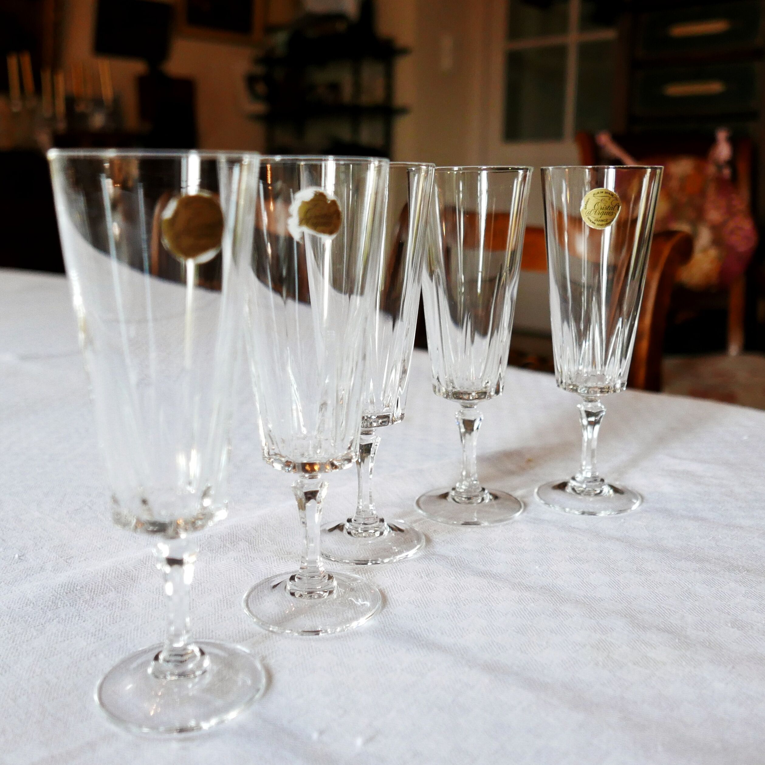 5 Arcques crystal champagne flutes