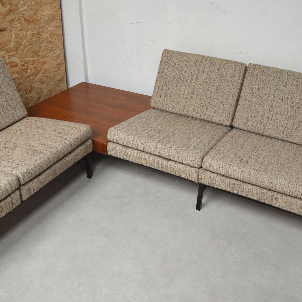 Corner lounge with 3-seater sofa, 2-seater sofa and corner table