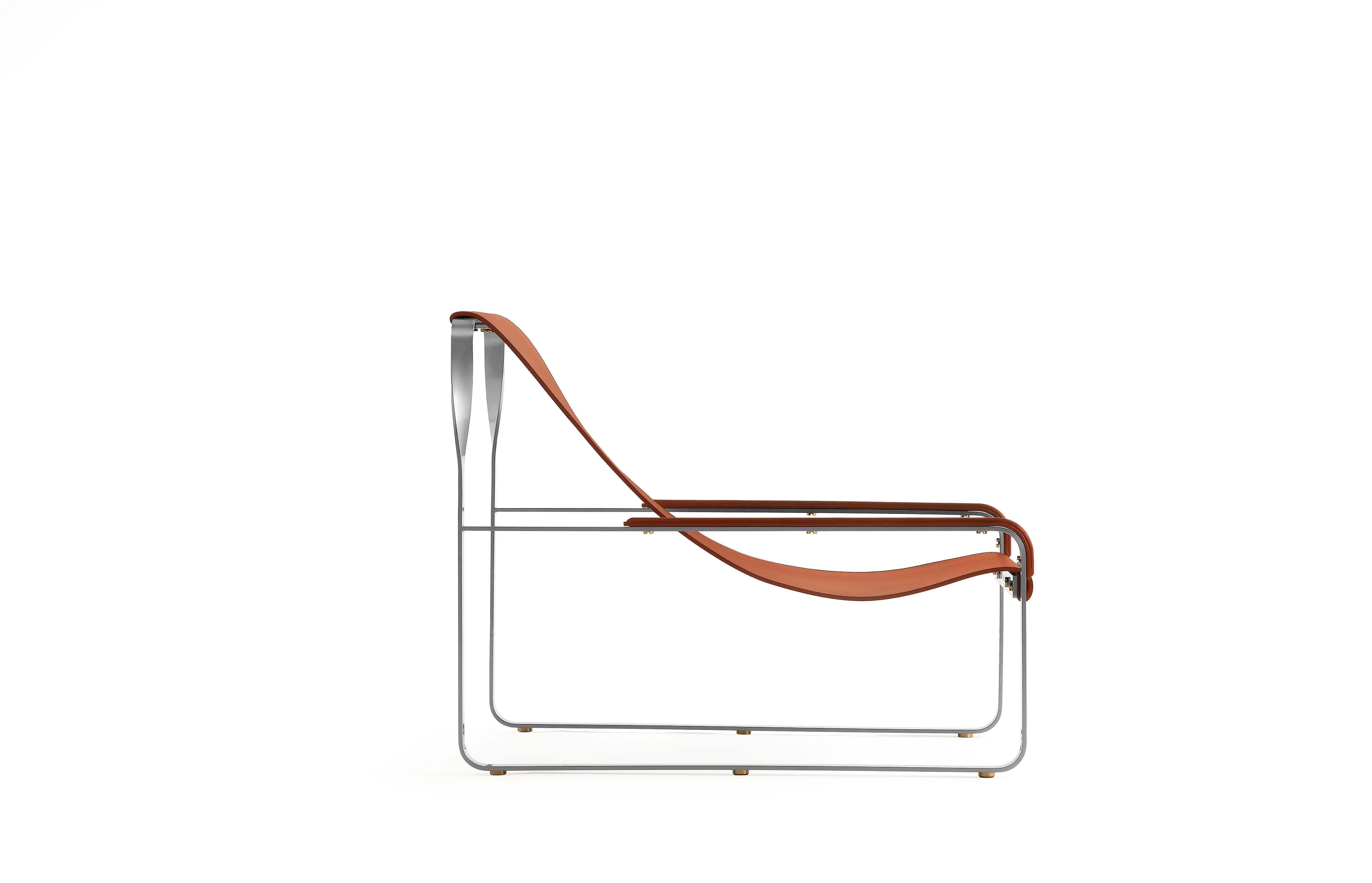 Fauteuil contemporain fait à la main en métal argenté ancien et cuir naturel tabac