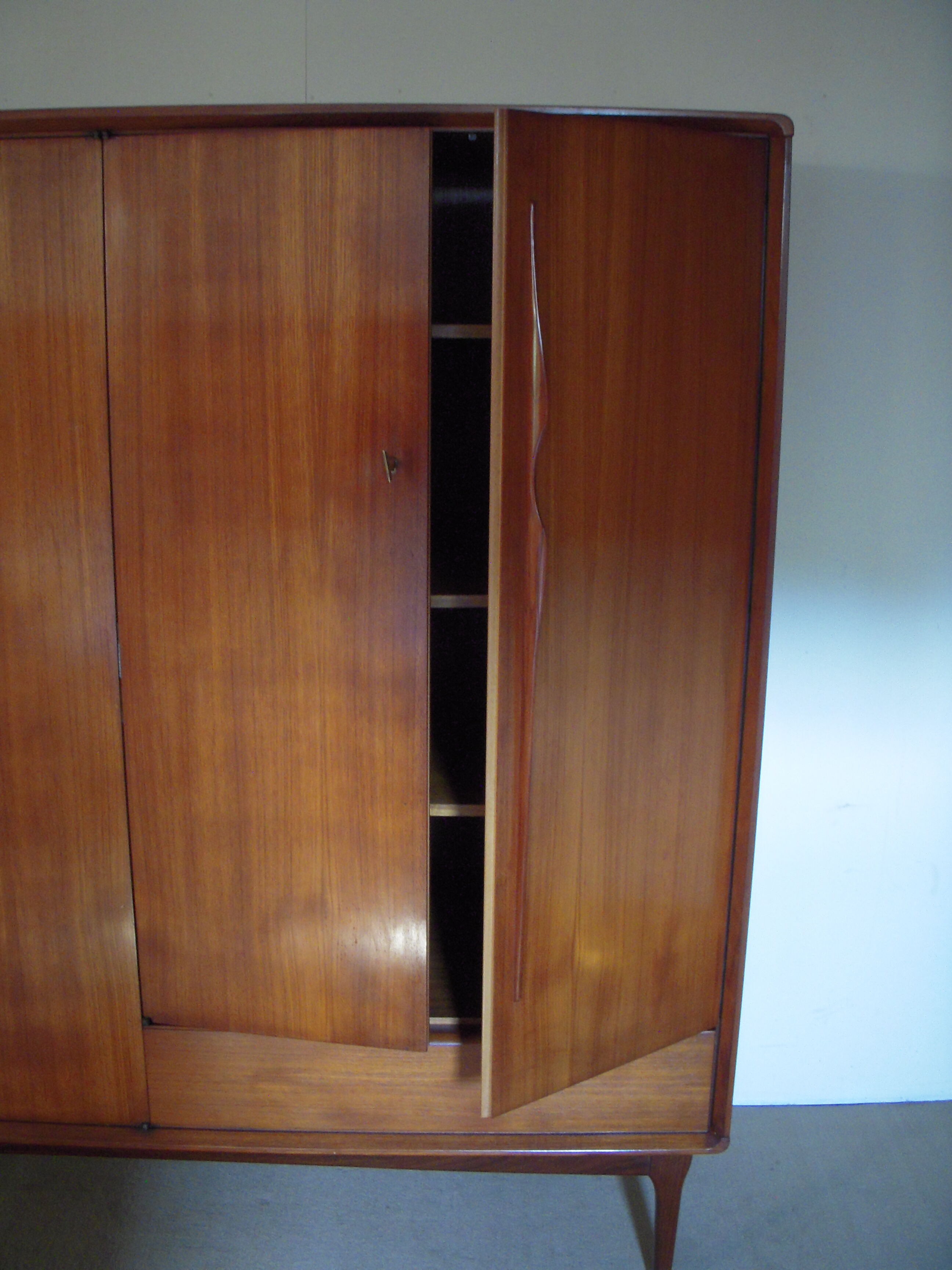 Wardrobe in teak