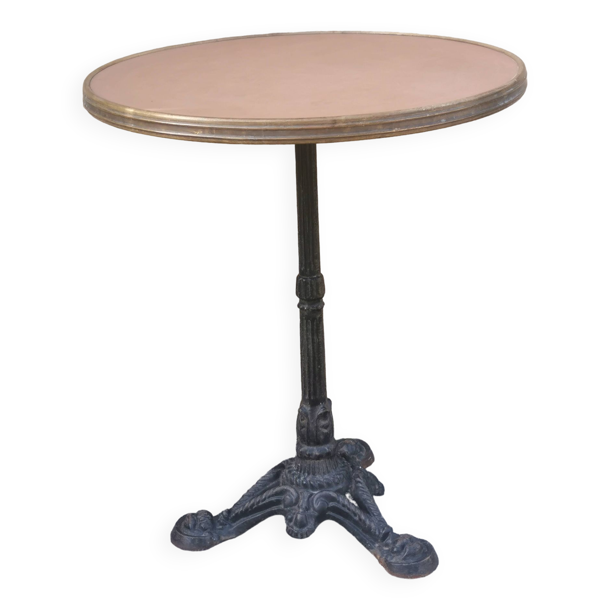 Table vintage de bistrot parisien