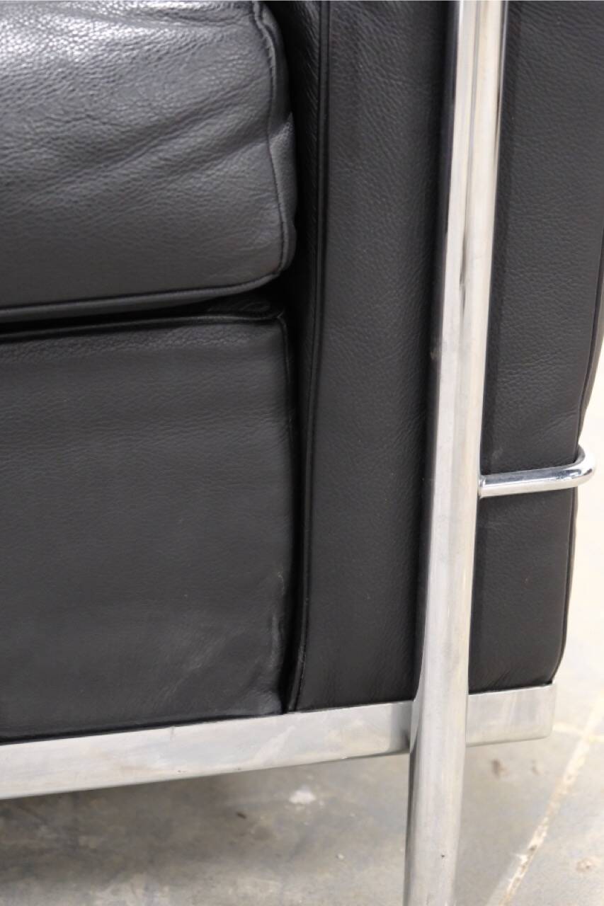 LC2 armchair in black leather – Design Le Corbusier, Pierre Jeanneret & Charlotte Perriand, 60s