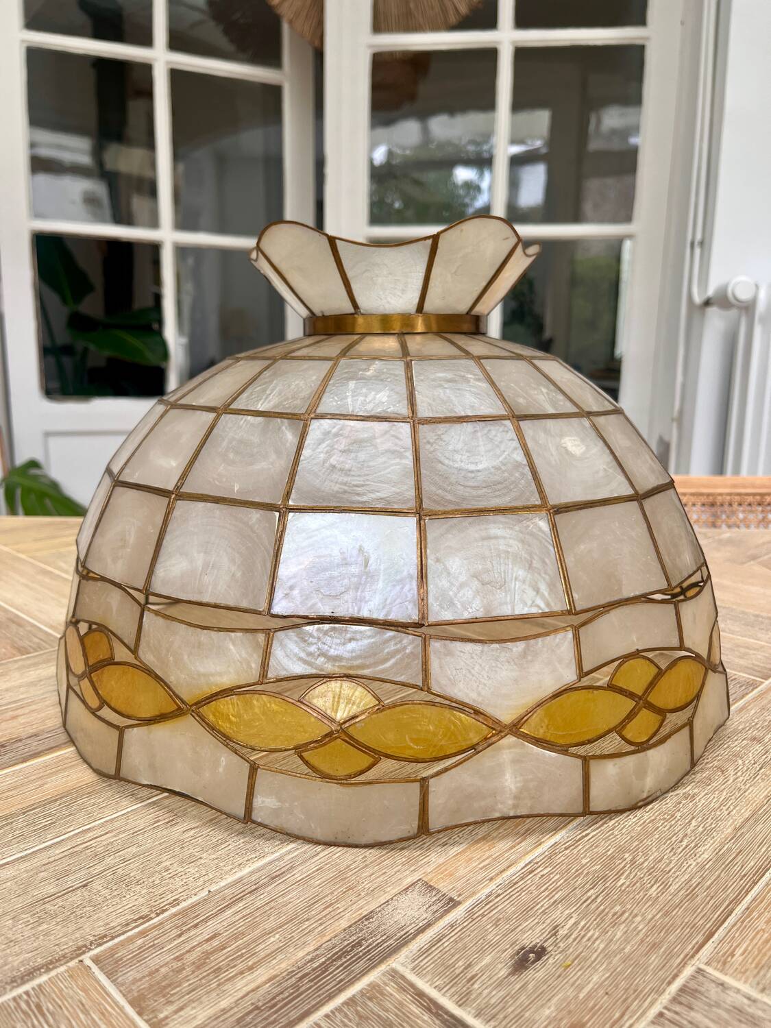 Mimosa mother-of-pearl pendant light