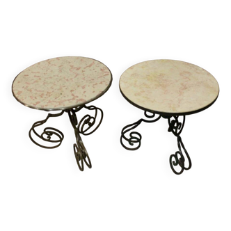 Paire de tables basses, d'appoint en fer forgé et marbre