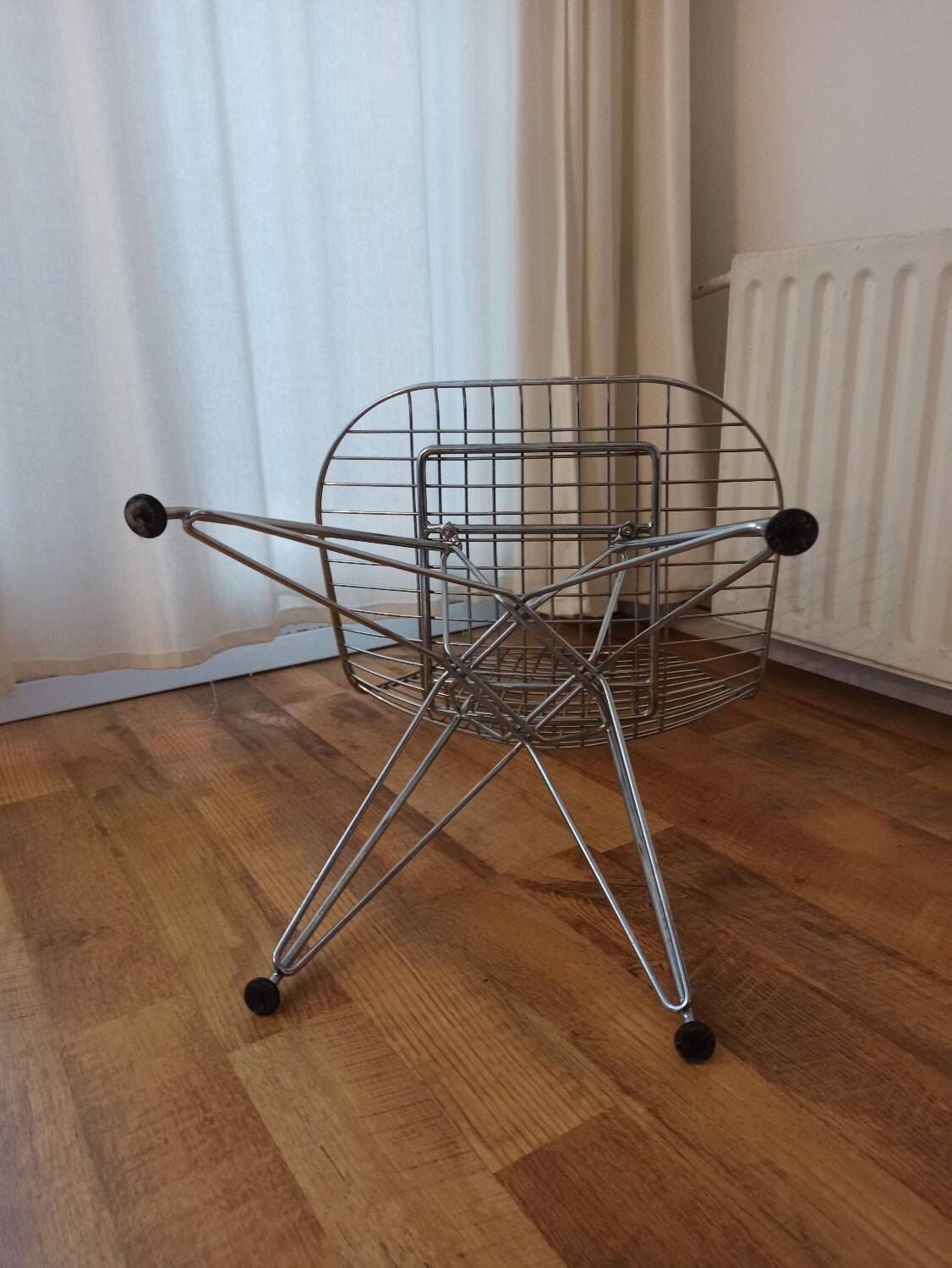 1 vintage wire chair