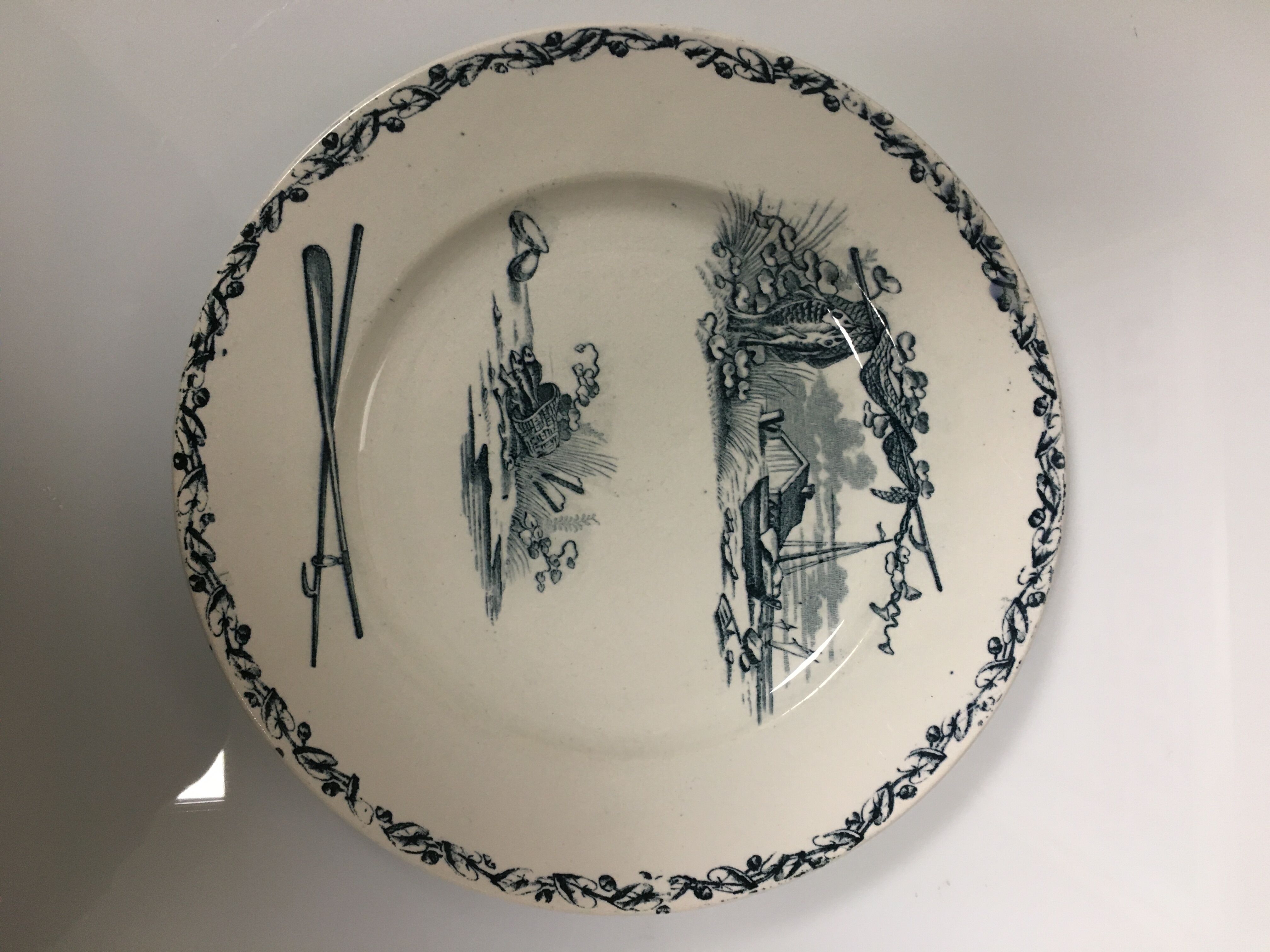 6 flat plates Terre de fer Creil and Montereau marine model