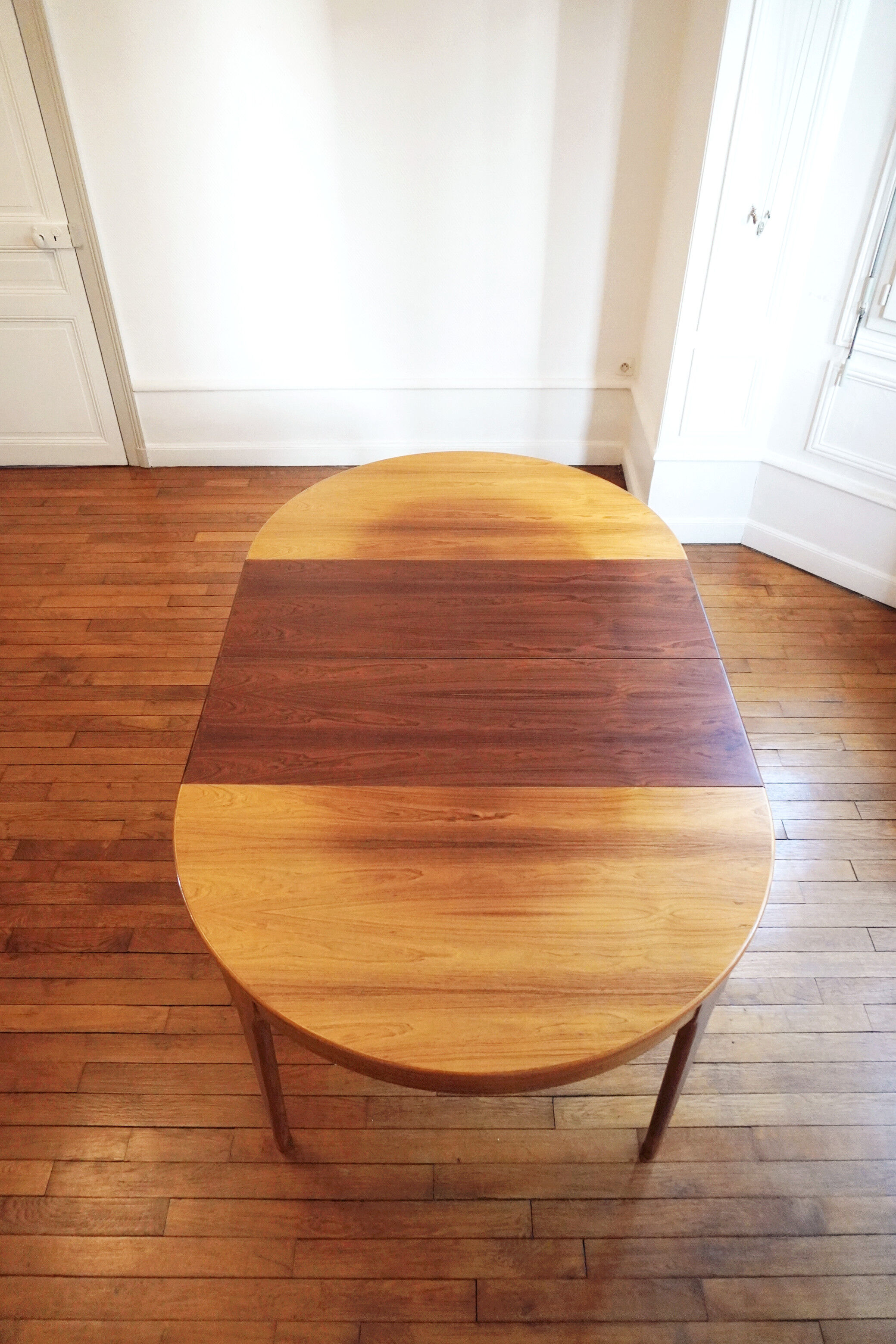 Baumann dining table