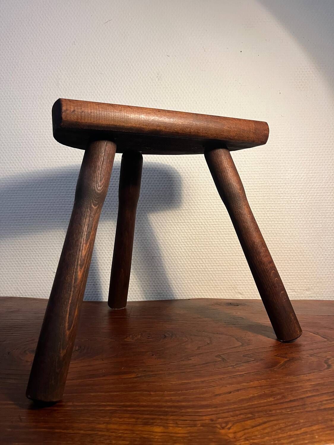 Tabouret tripode en bois
