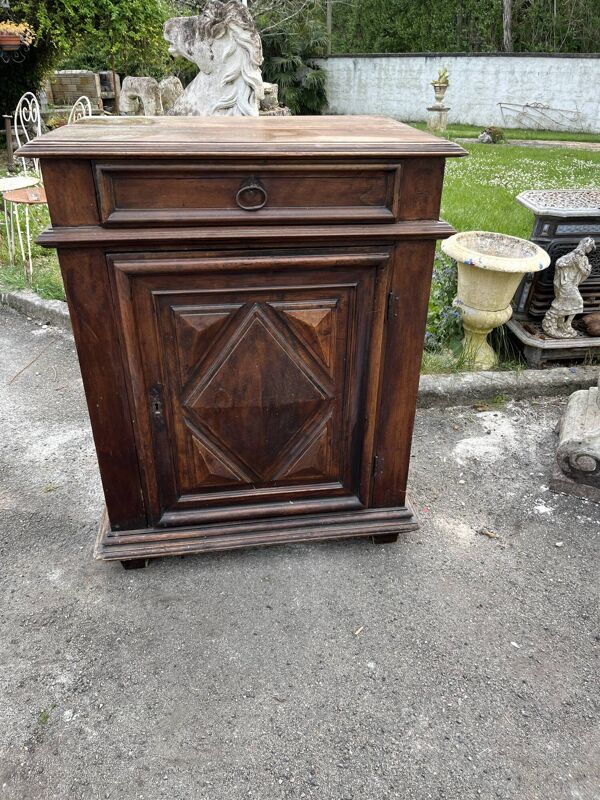 Confiturier ancien noyer massif style Louis XIII panneau pointe de diamant
