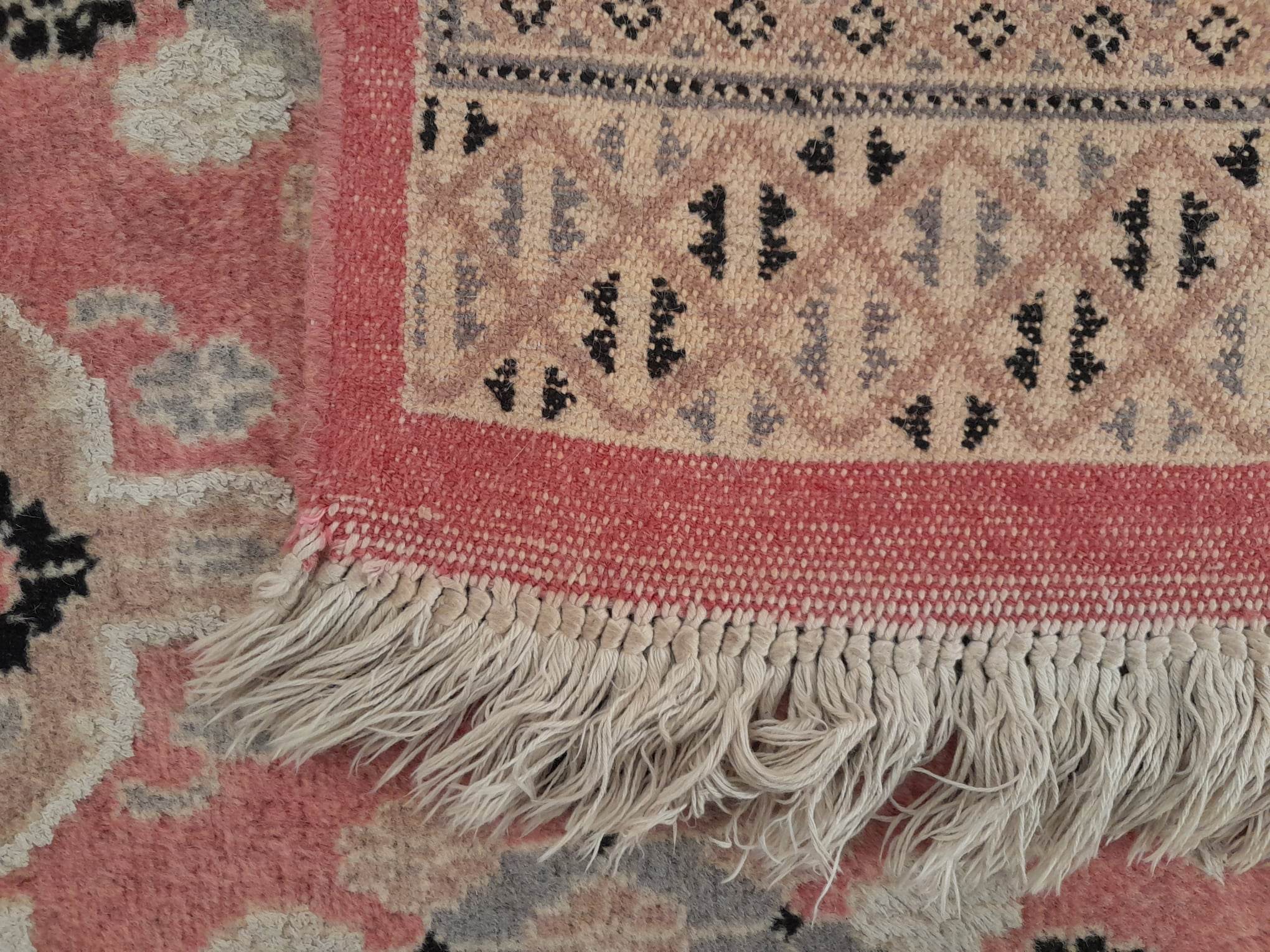 Handmade Pakistani rug 268x191cm