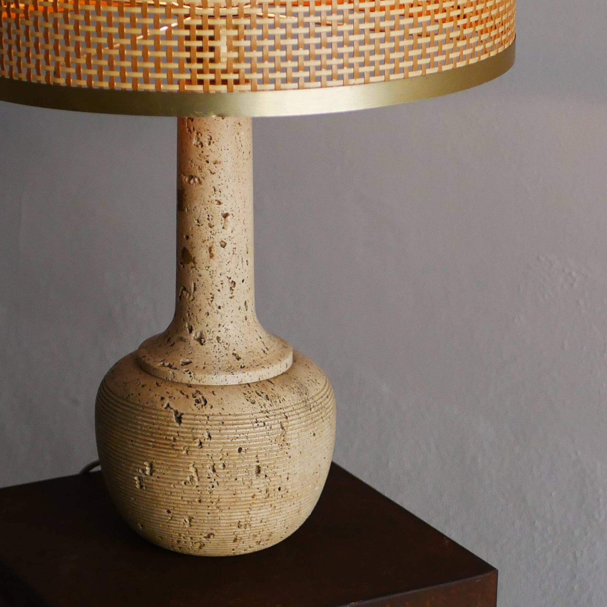 Large table lamp in travertine - Attributed to Mannelli production