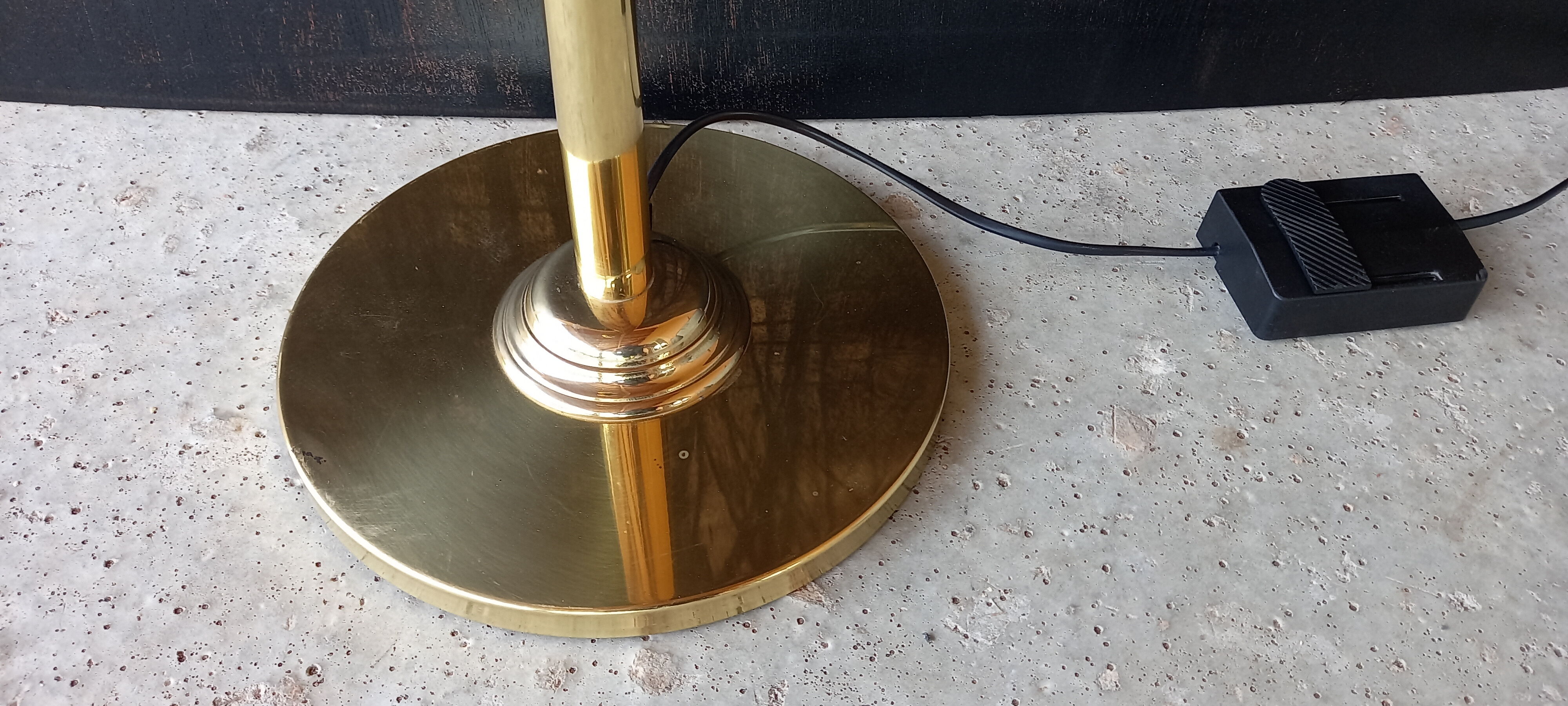 Floor lamp articulated