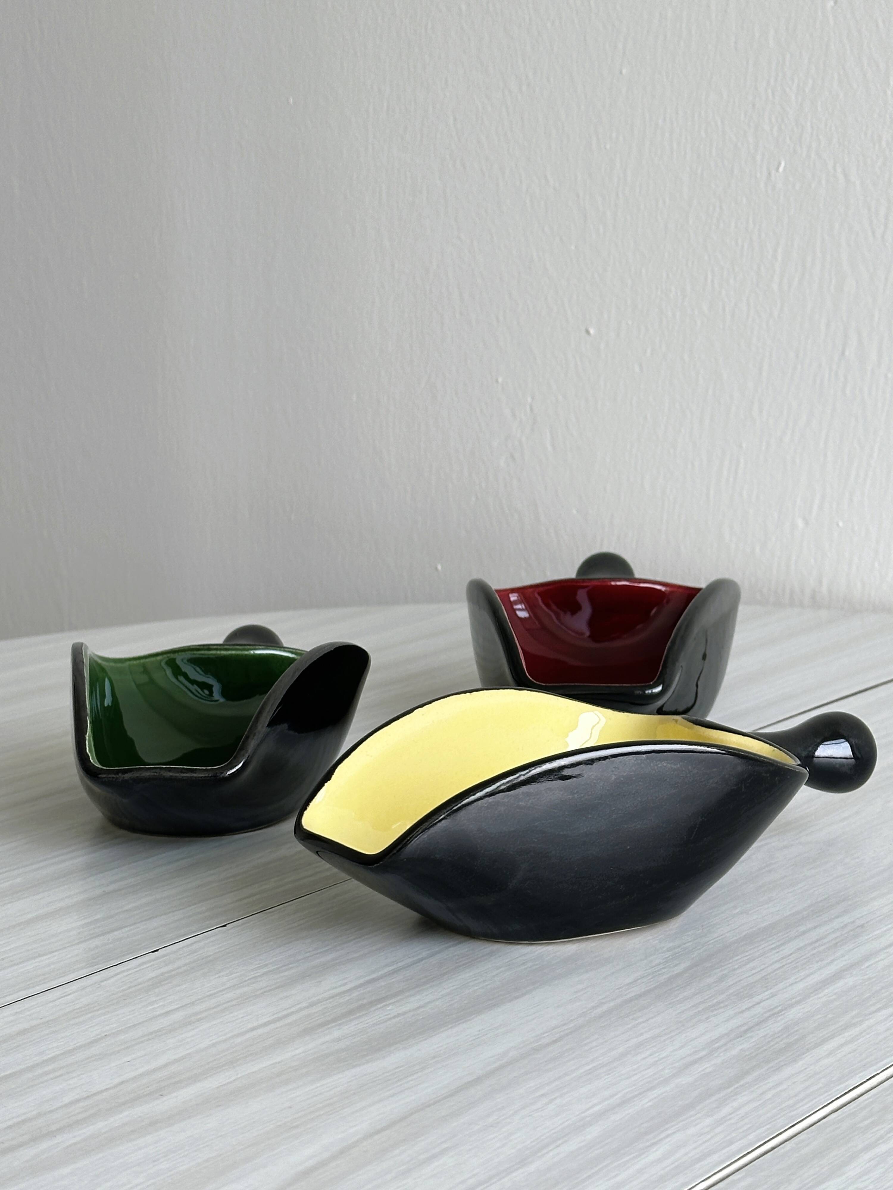 3 pepper-shaped cups