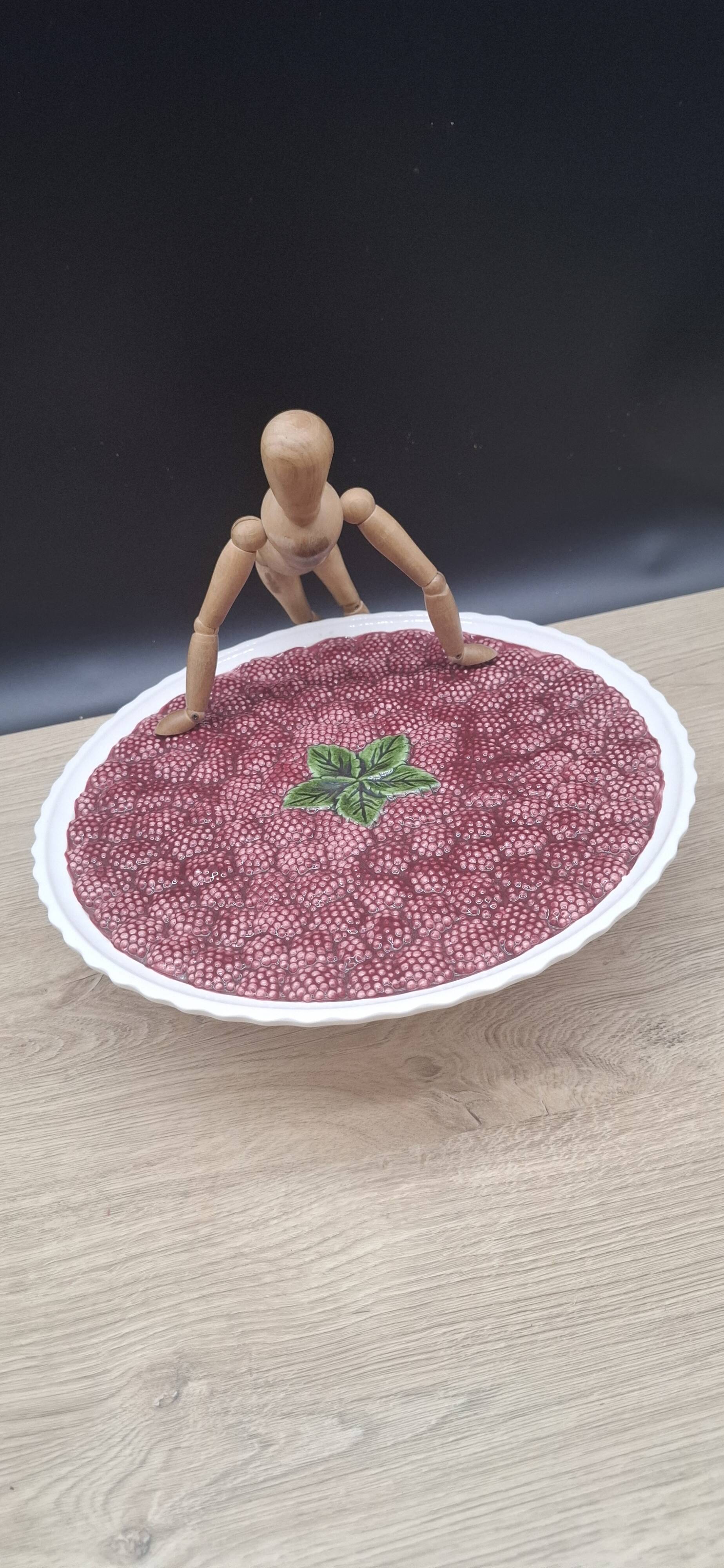 Raspberry slushie cake dish