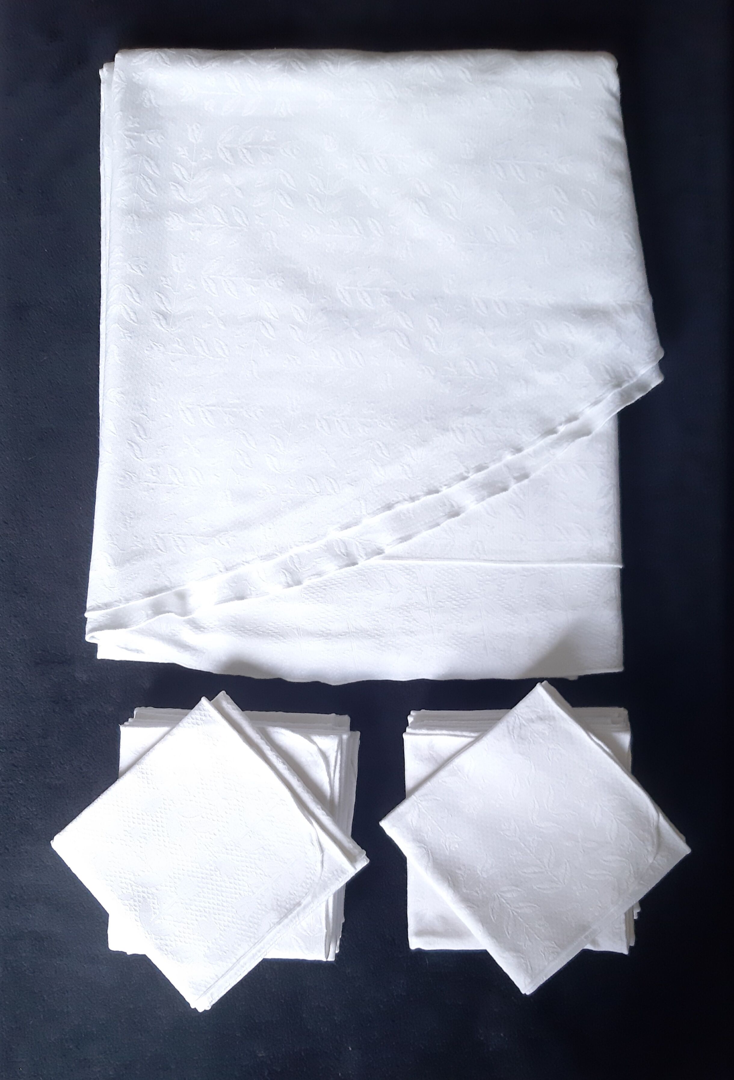 Tablecloth and 12 towels