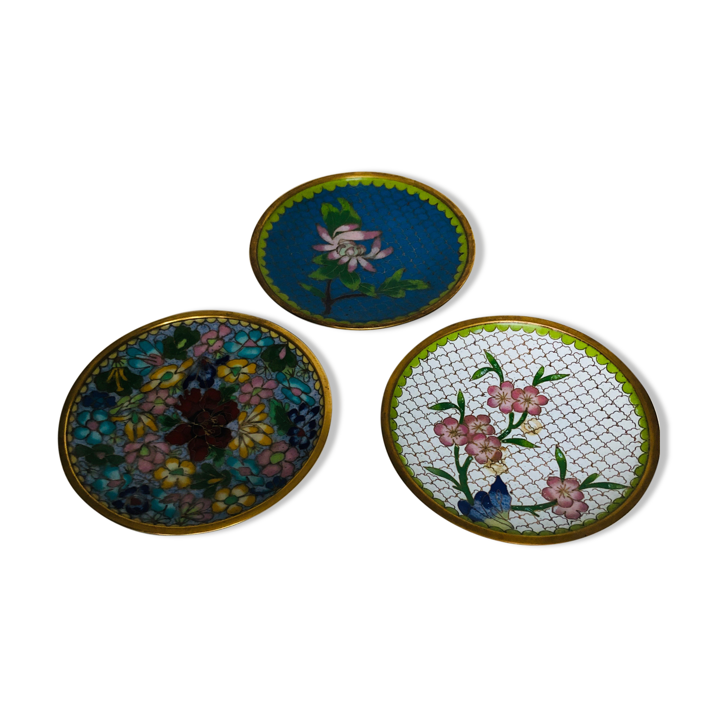 Set of three partitioned enamel cups