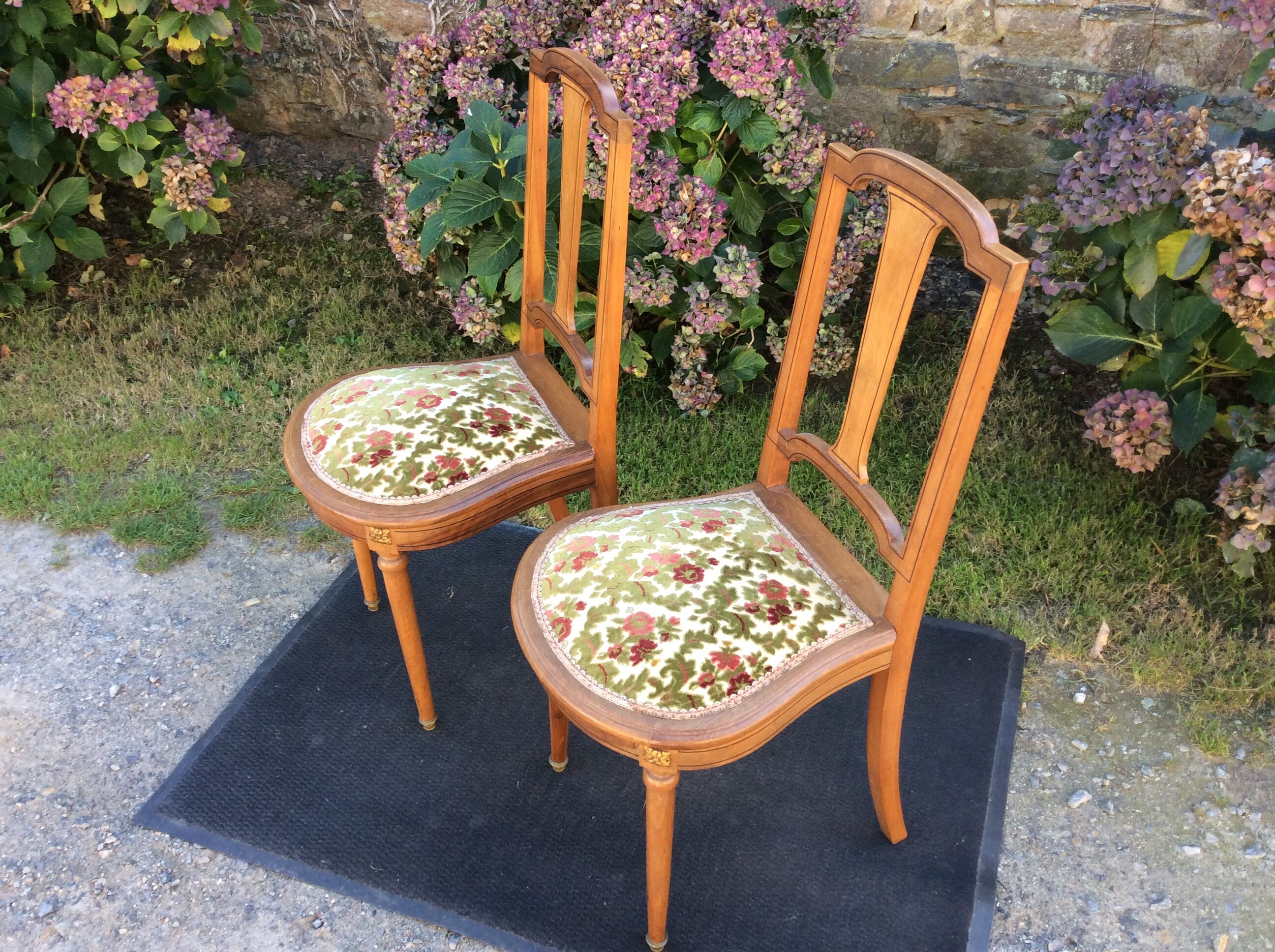 Snowshoe chairs (duo) upholstered louis XVI style of period 1920 in walnut.