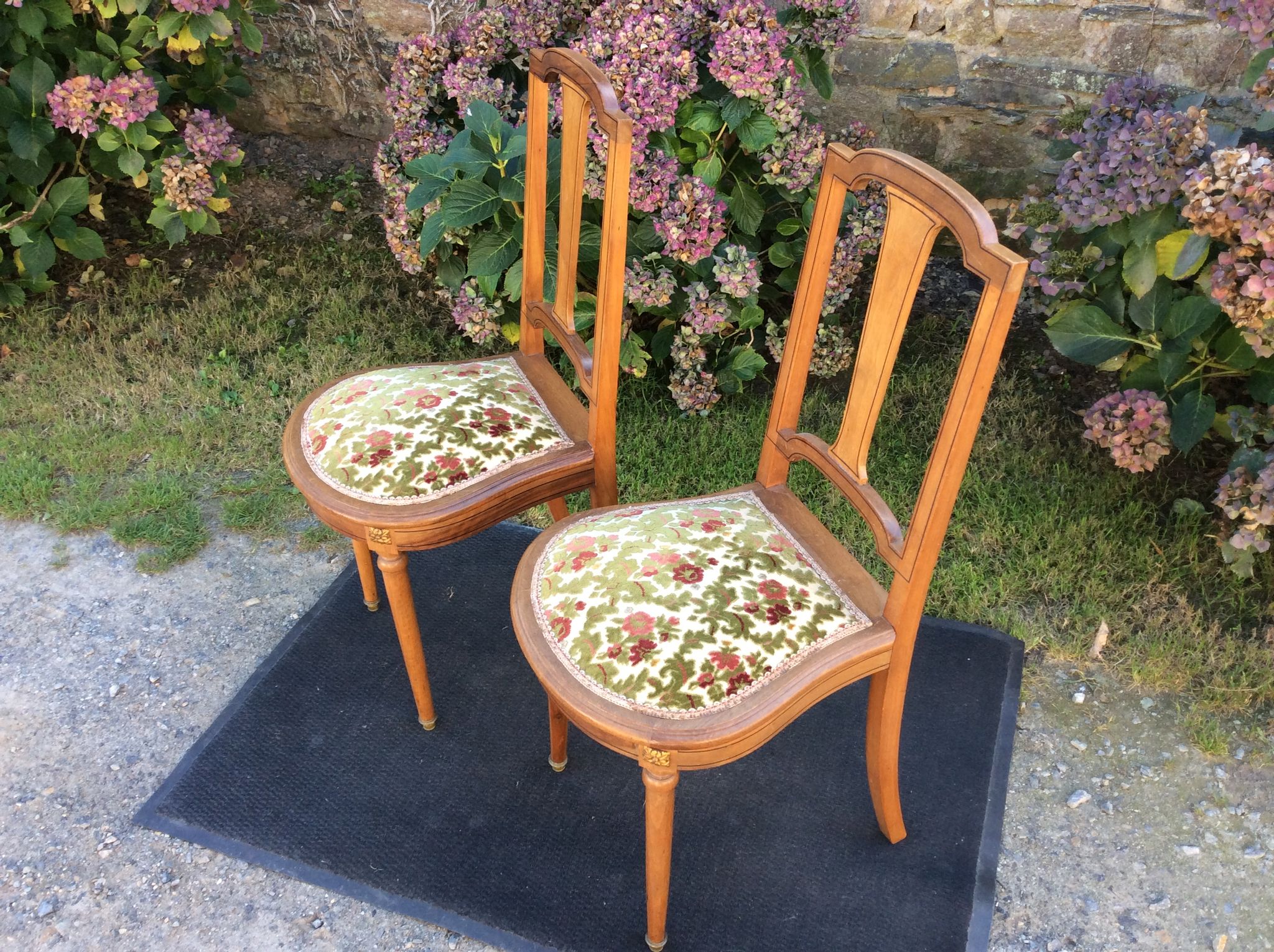 Snowshoe chairs (duo) upholstered louis XVI style of period 1920 in walnut.