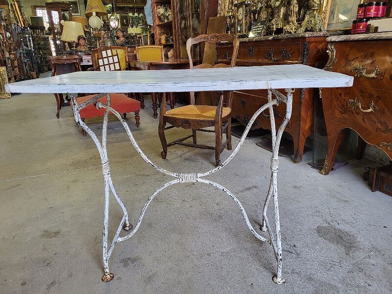 Table de jardin en metal et bois