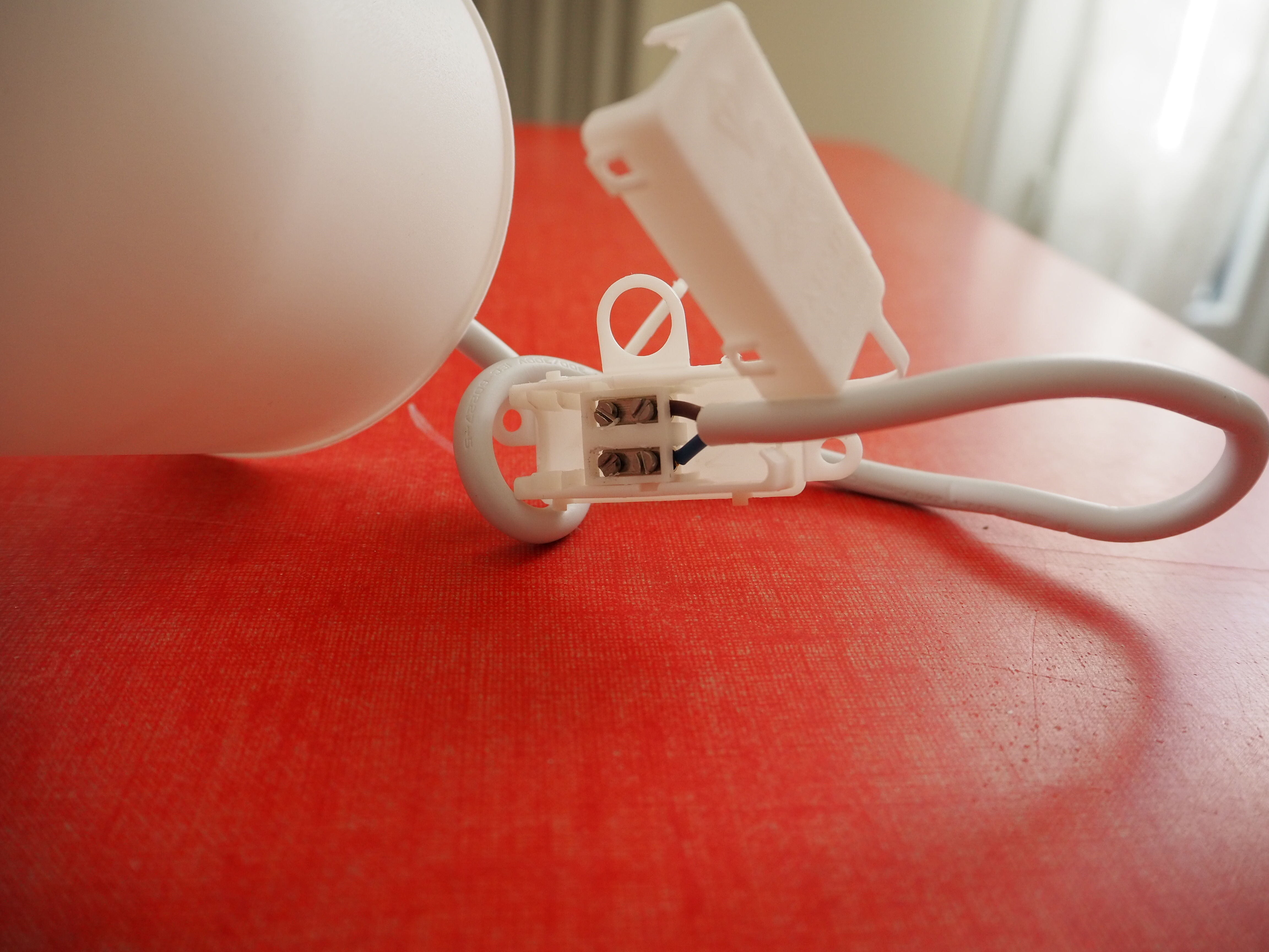 White opaline suspension and aged brass rim