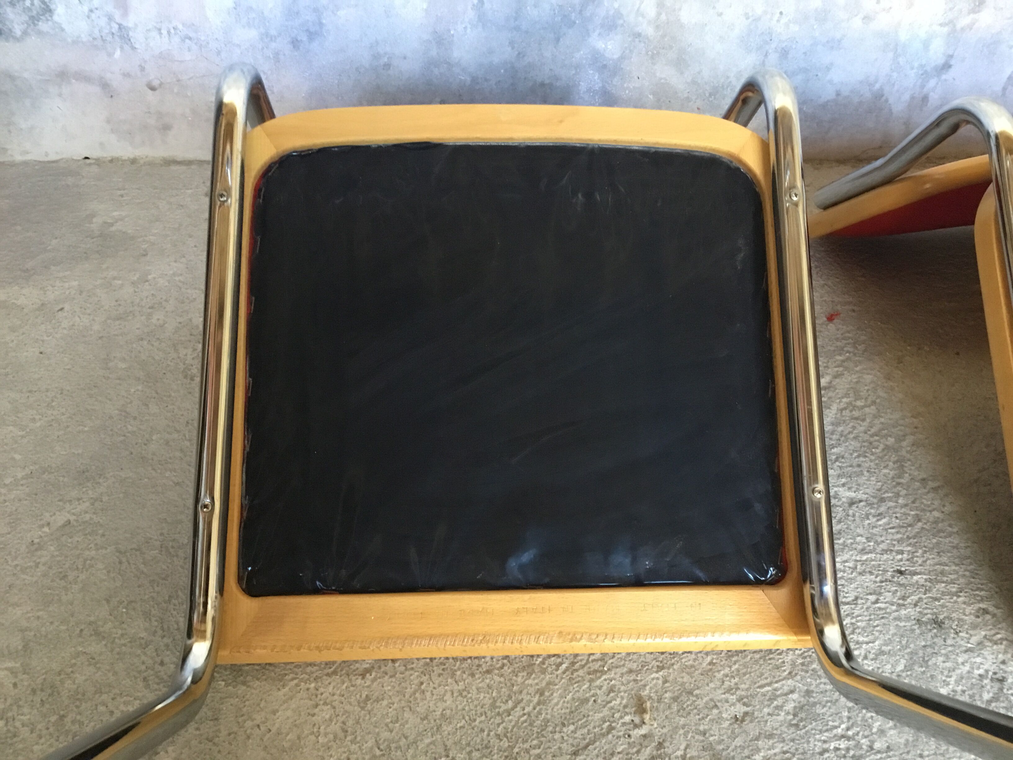 Chaise Cesca modèle B32 par Marcel Breuer, bois et velours rouge - 1970