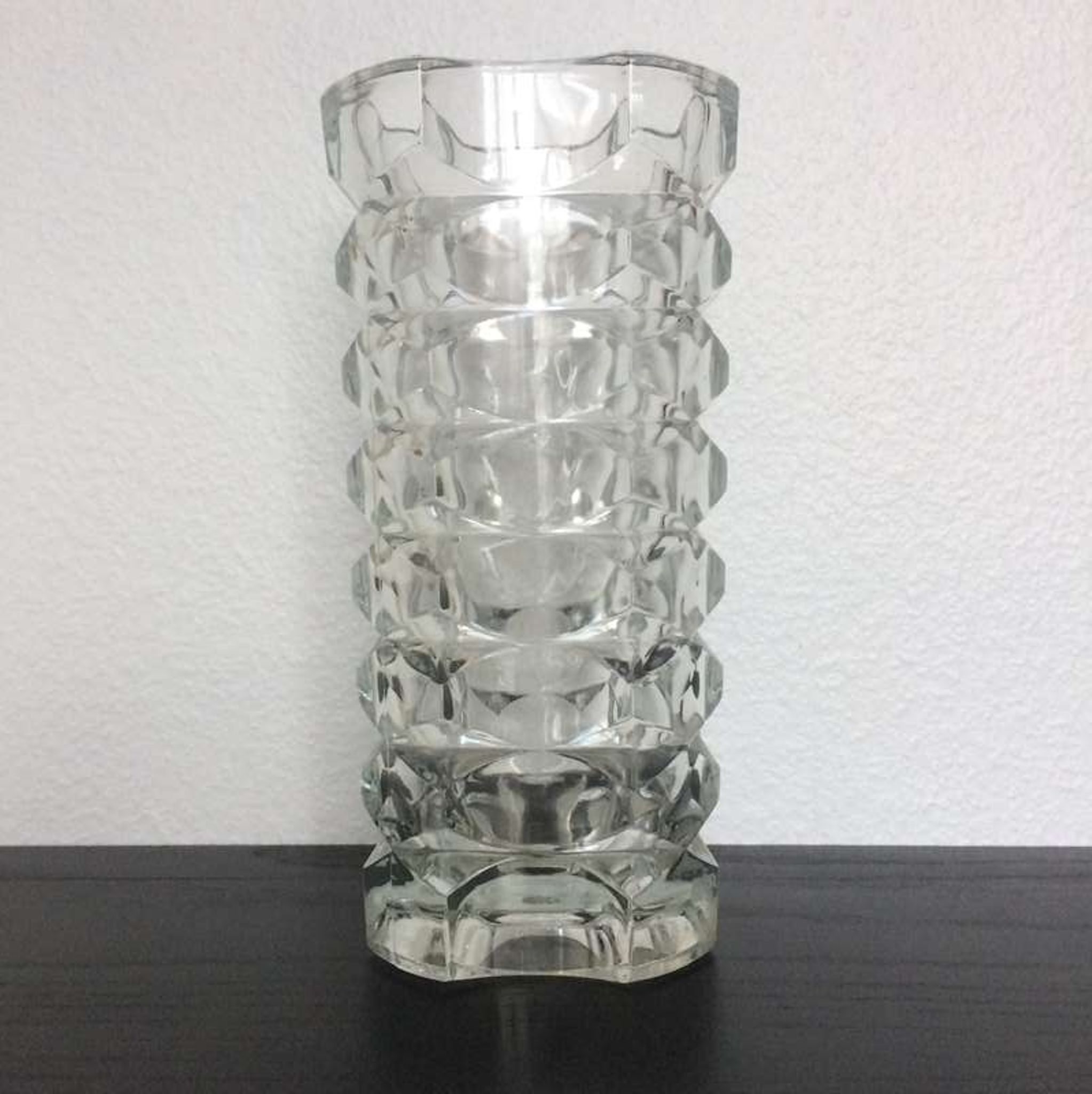 Vase en verre taillé