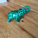 Éléphant vert en céramique