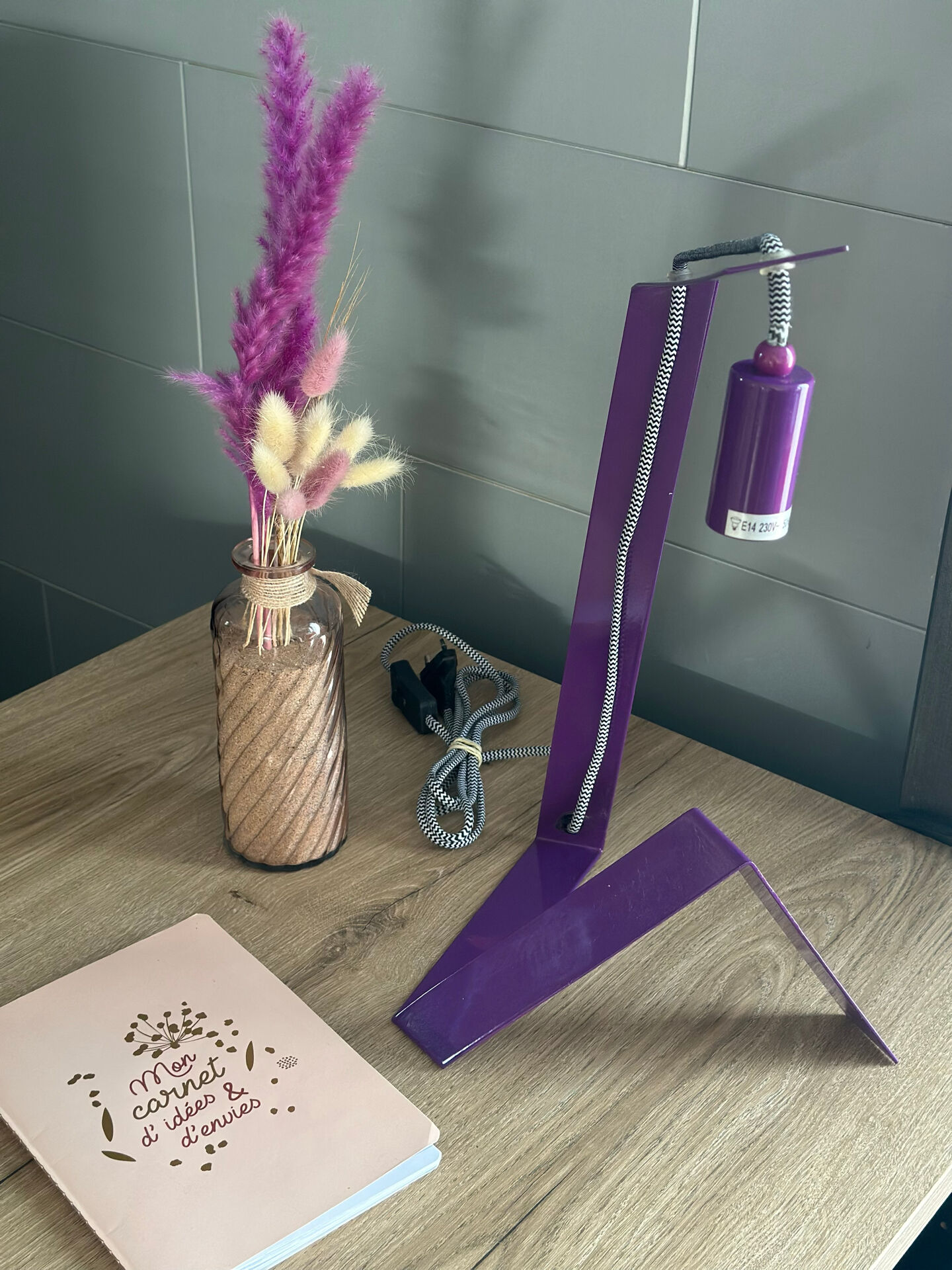 Agemob purple desk lamp in vintage Memphis style from the 80s and 90s.