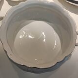 Table service 31 pieces in porcelain. Floral polychrome pattern