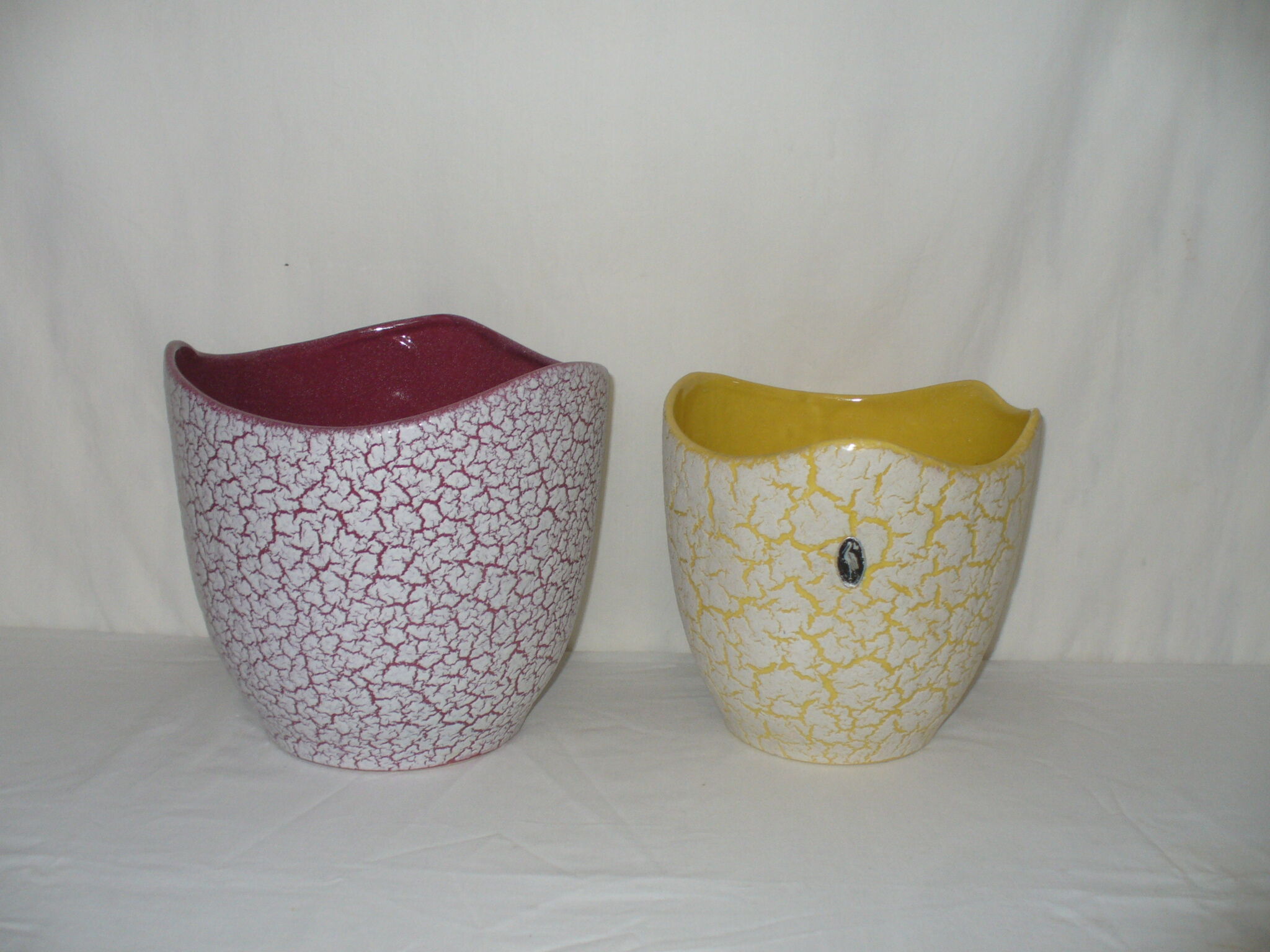 Pair of 50s pot-hide-and-seek