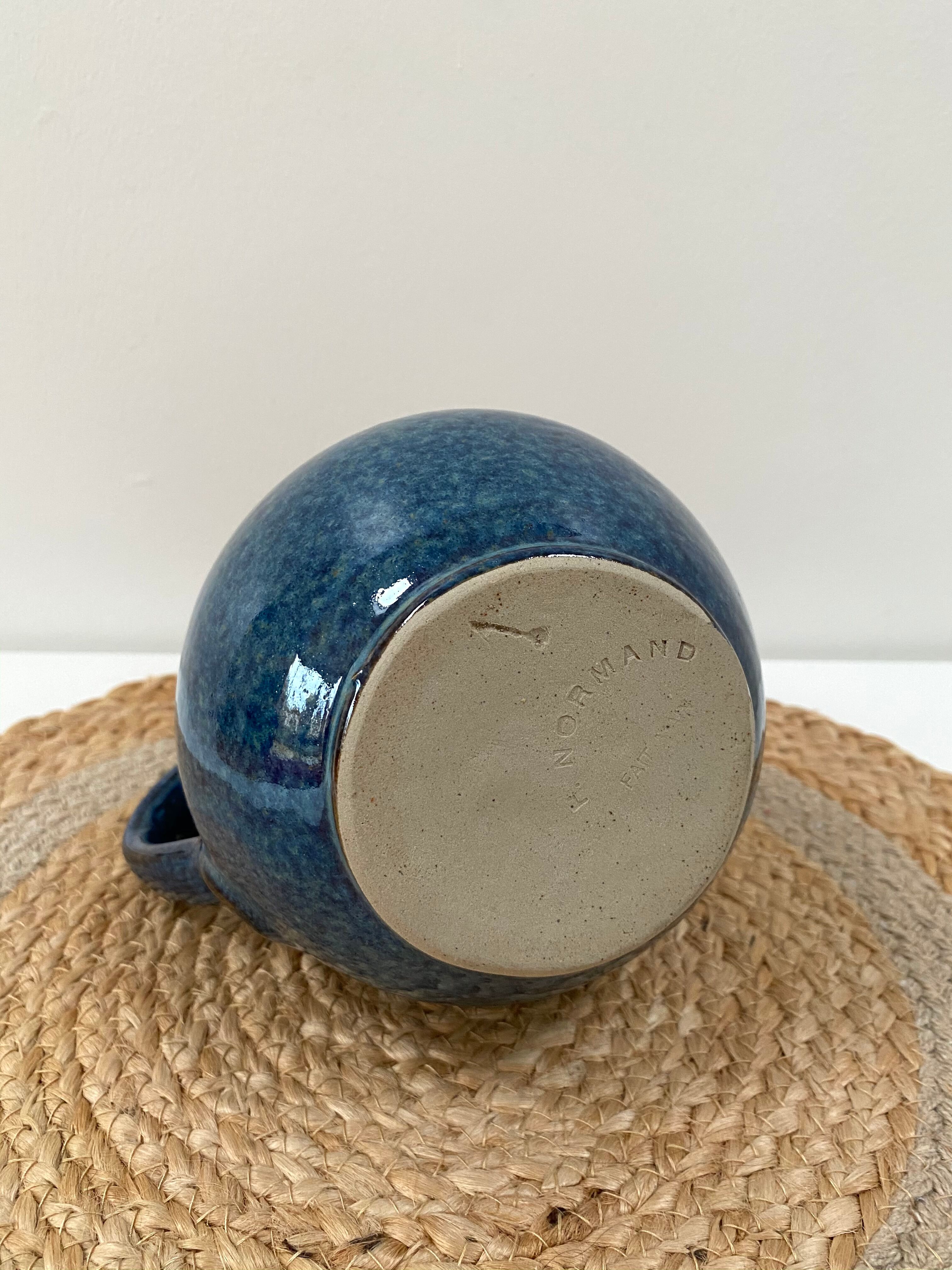 Pichet vase en grès bleu des Manufactures Normand