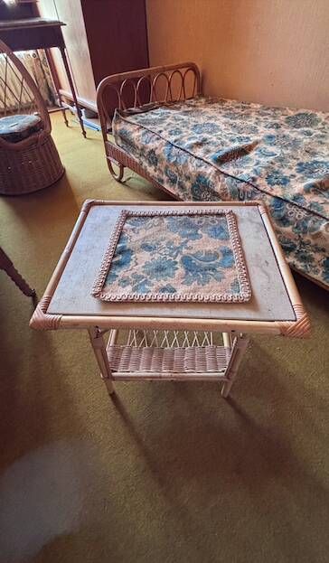 Vintage bedside table in bamboo and rattan with decorative top.