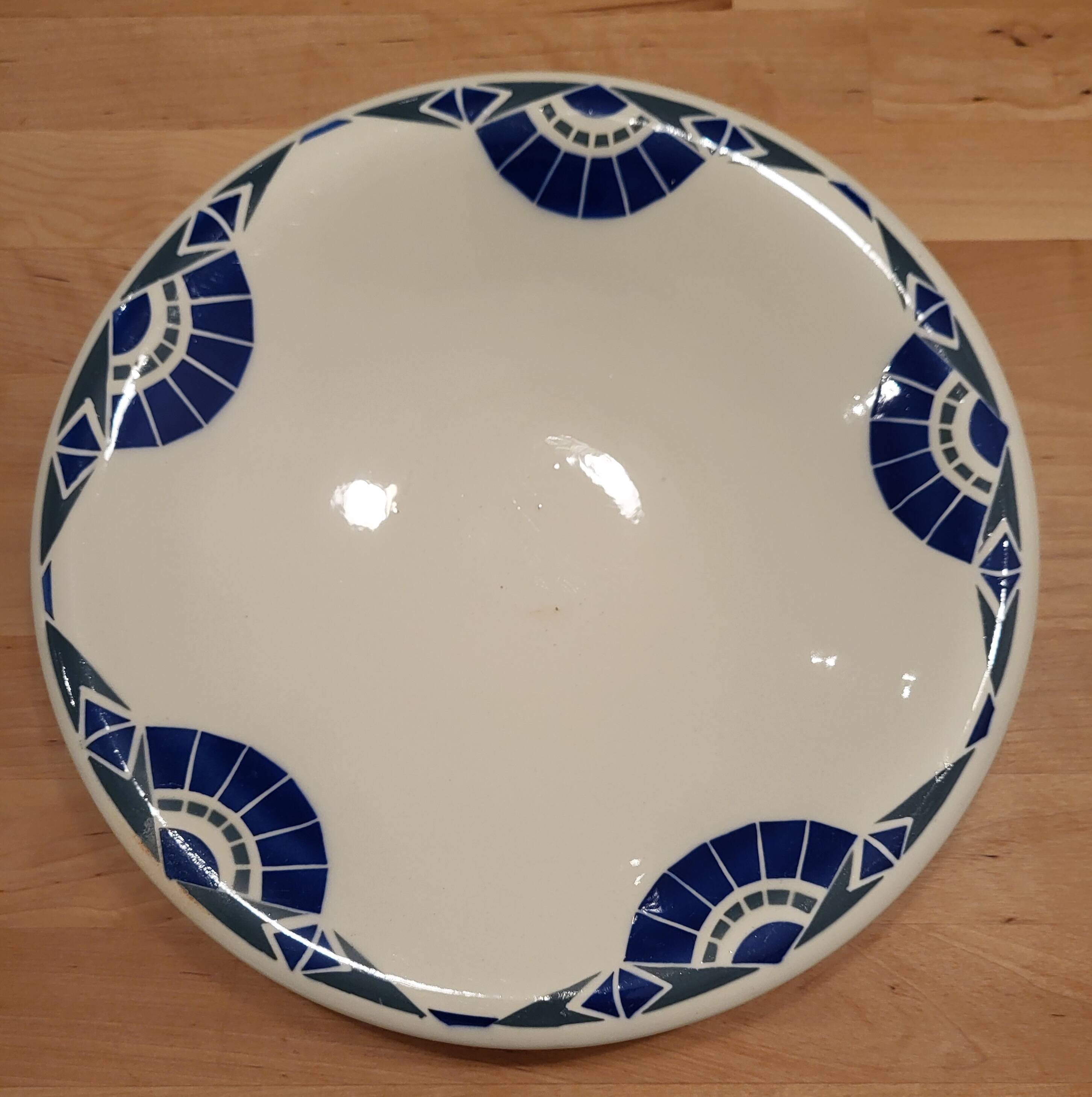 Round service plate demi-void signed Badonviller Thouars Art Deco