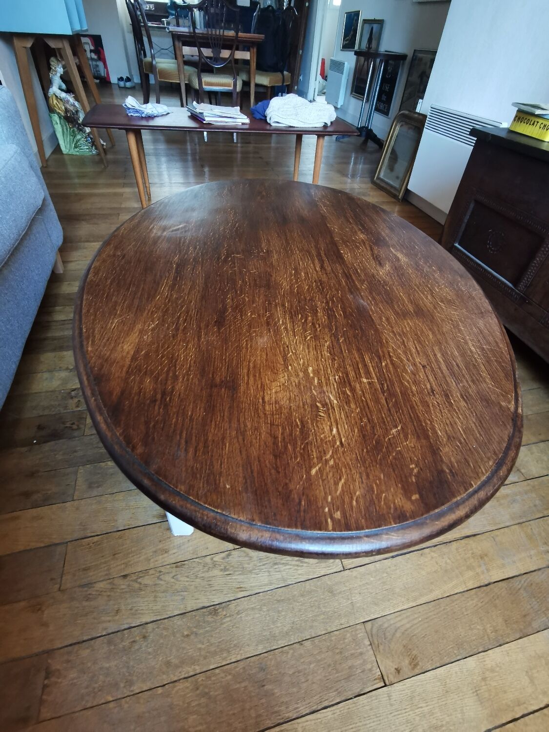 Oval coffee table