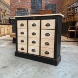 Storage cabinet with drawers