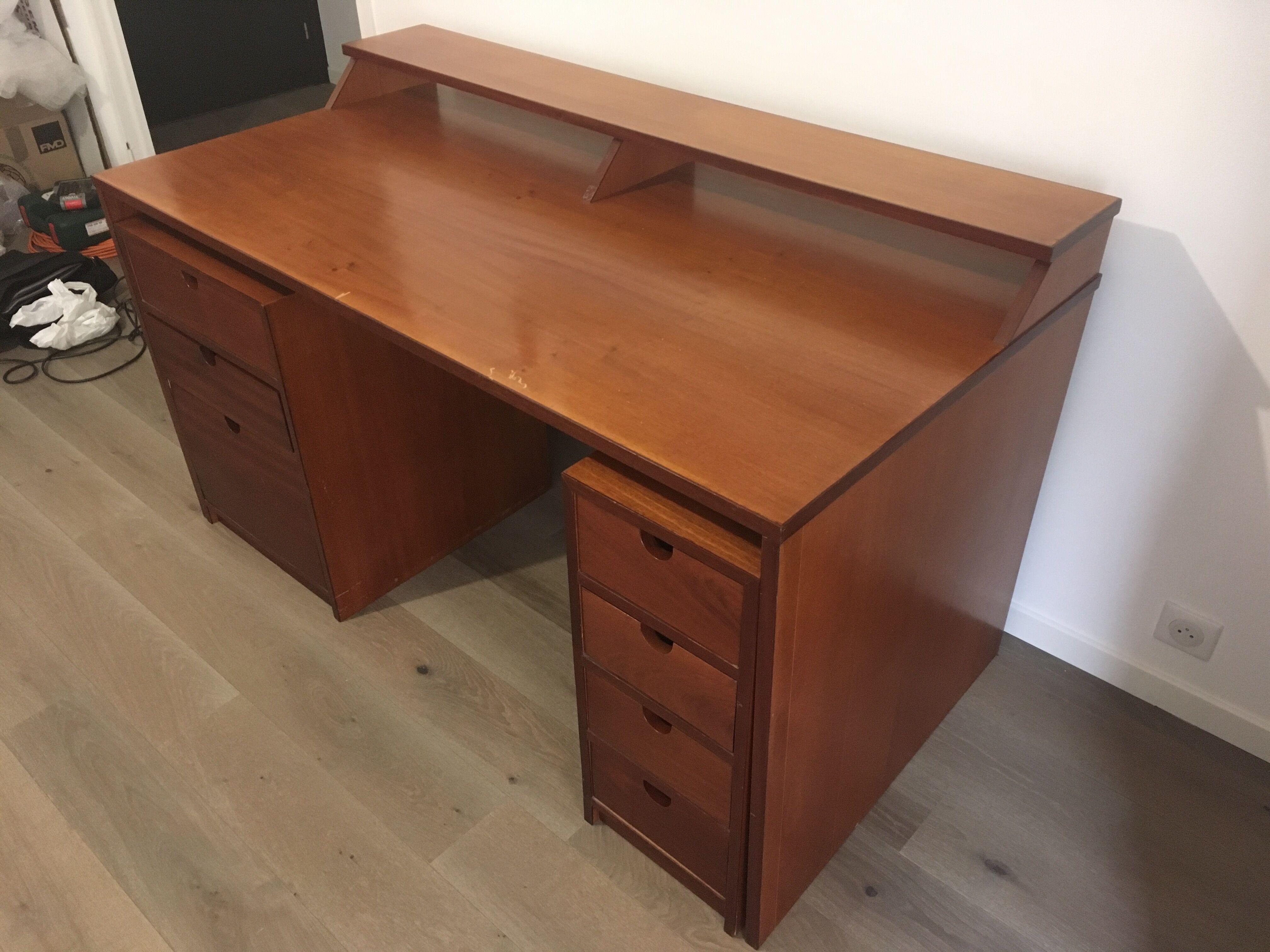 Desktop mahogany
