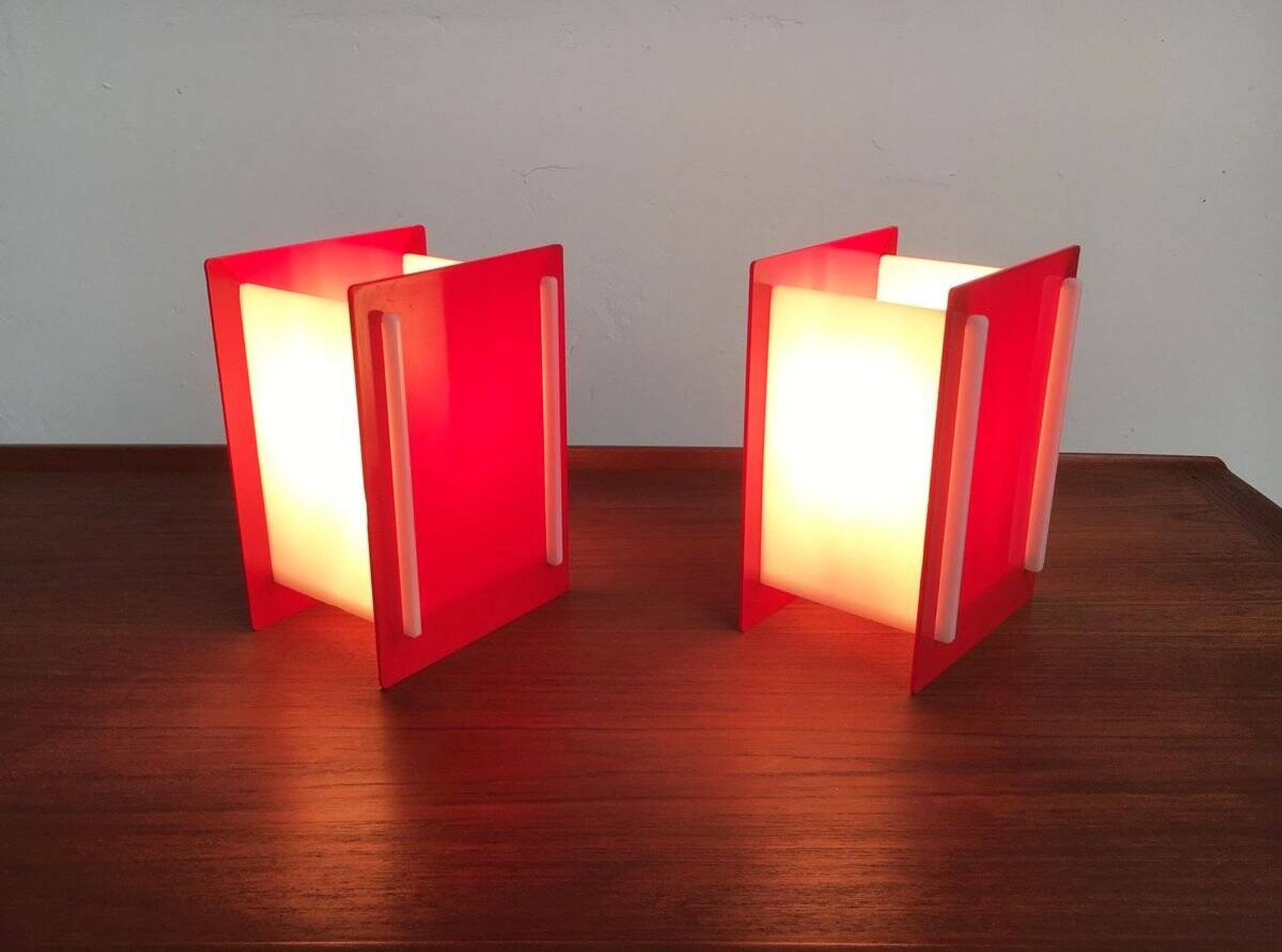 Lampes de table acryliques du milieu du siecle, ensemble de 2