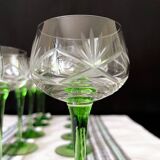 12 Verres à vin blanc en cristal taillé